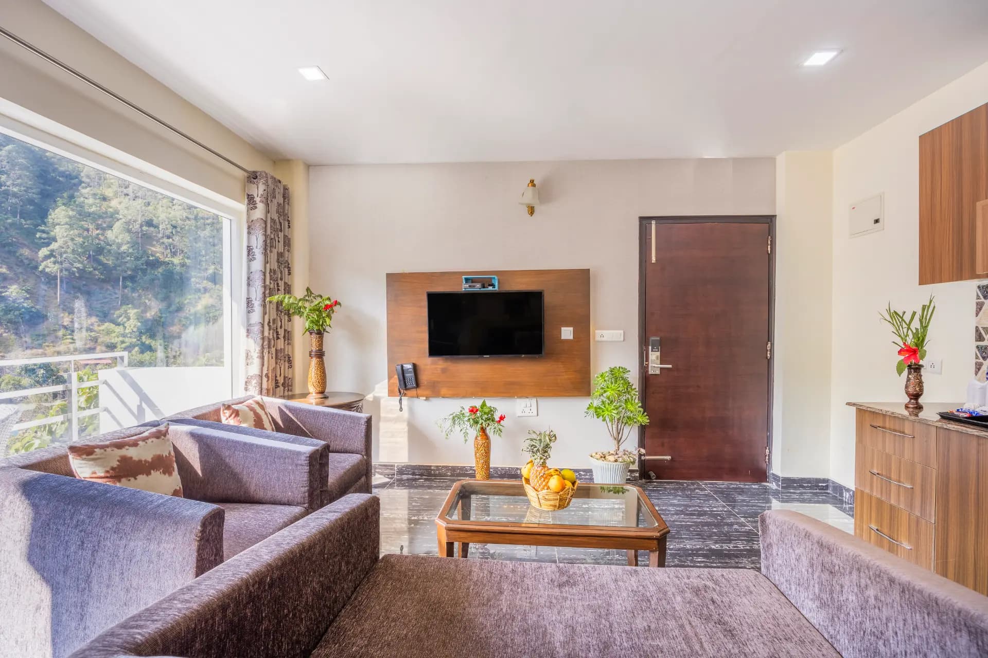 Kingdom Heartz |  Cosy Pet-friendly Studio Apartment With Balcony, Common Pool, Common Garden & Restaurant - Image 14