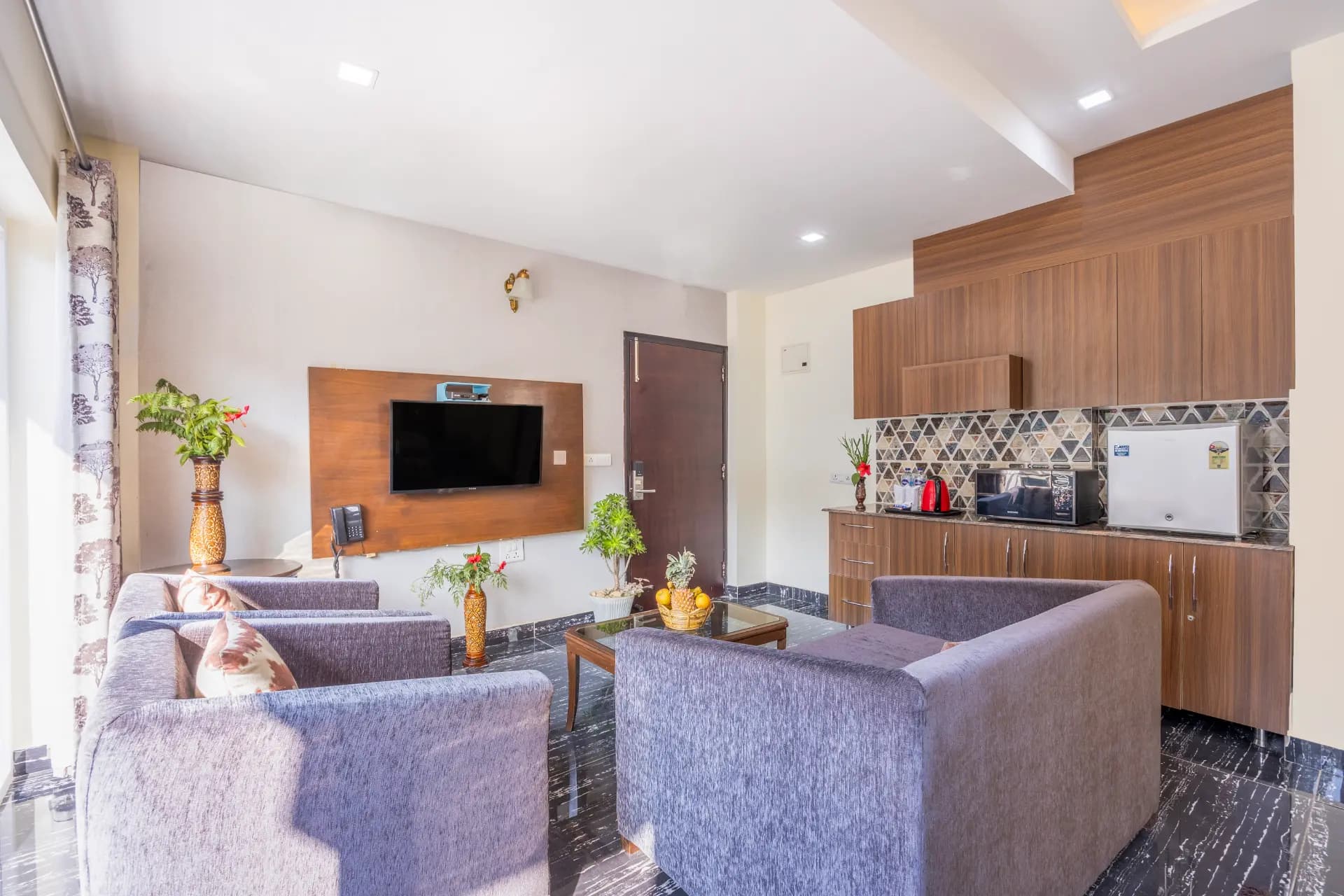 Kingdom Heartz |  Cosy Pet-friendly Studio Apartment With Balcony, Common Pool, Common Garden & Restaurant - Image 13