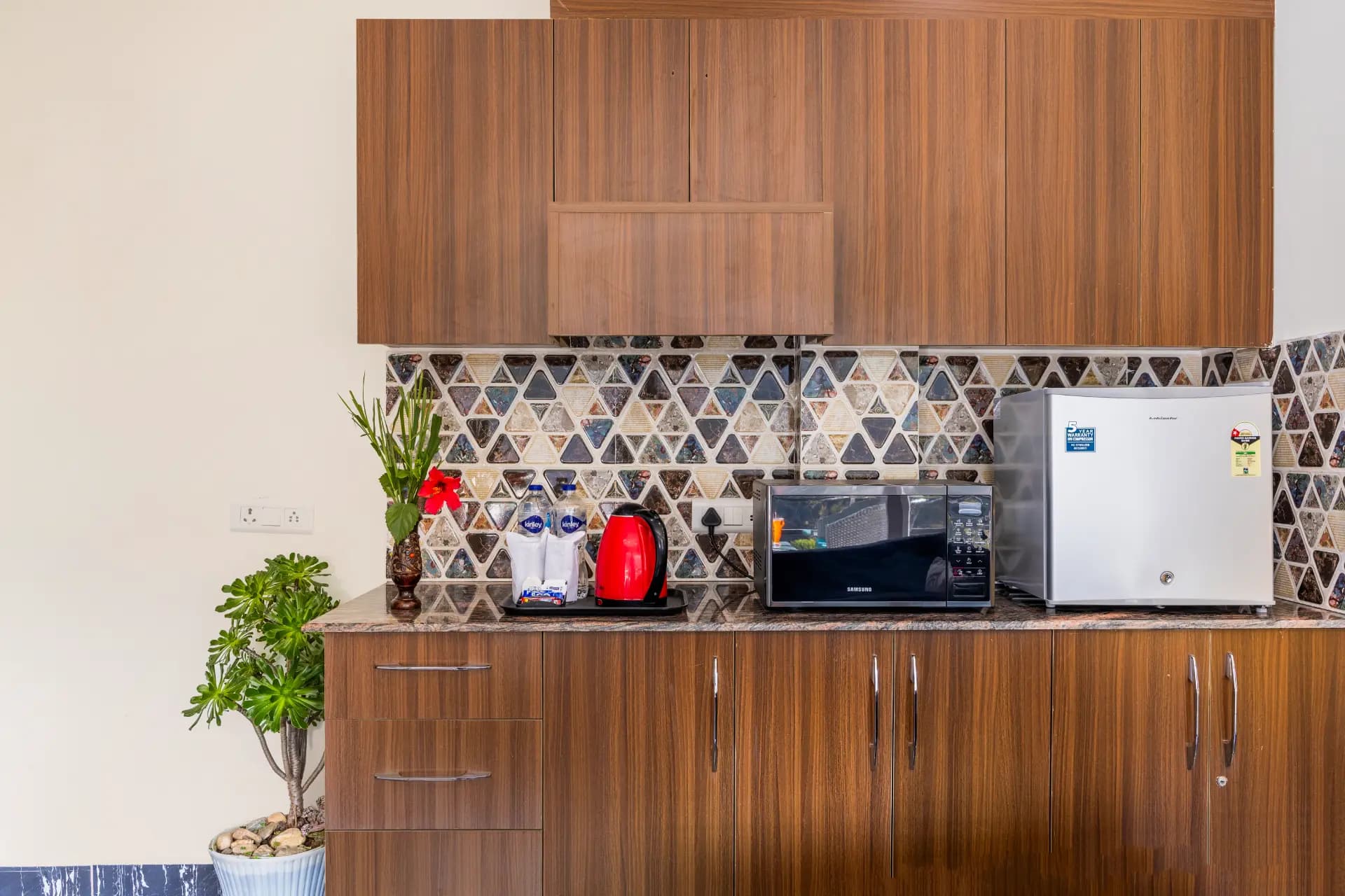 Kingdom Heartz |  Cosy Pet-friendly Studio Apartment With Balcony, Common Pool, Common Garden & Restaurant - Image 16