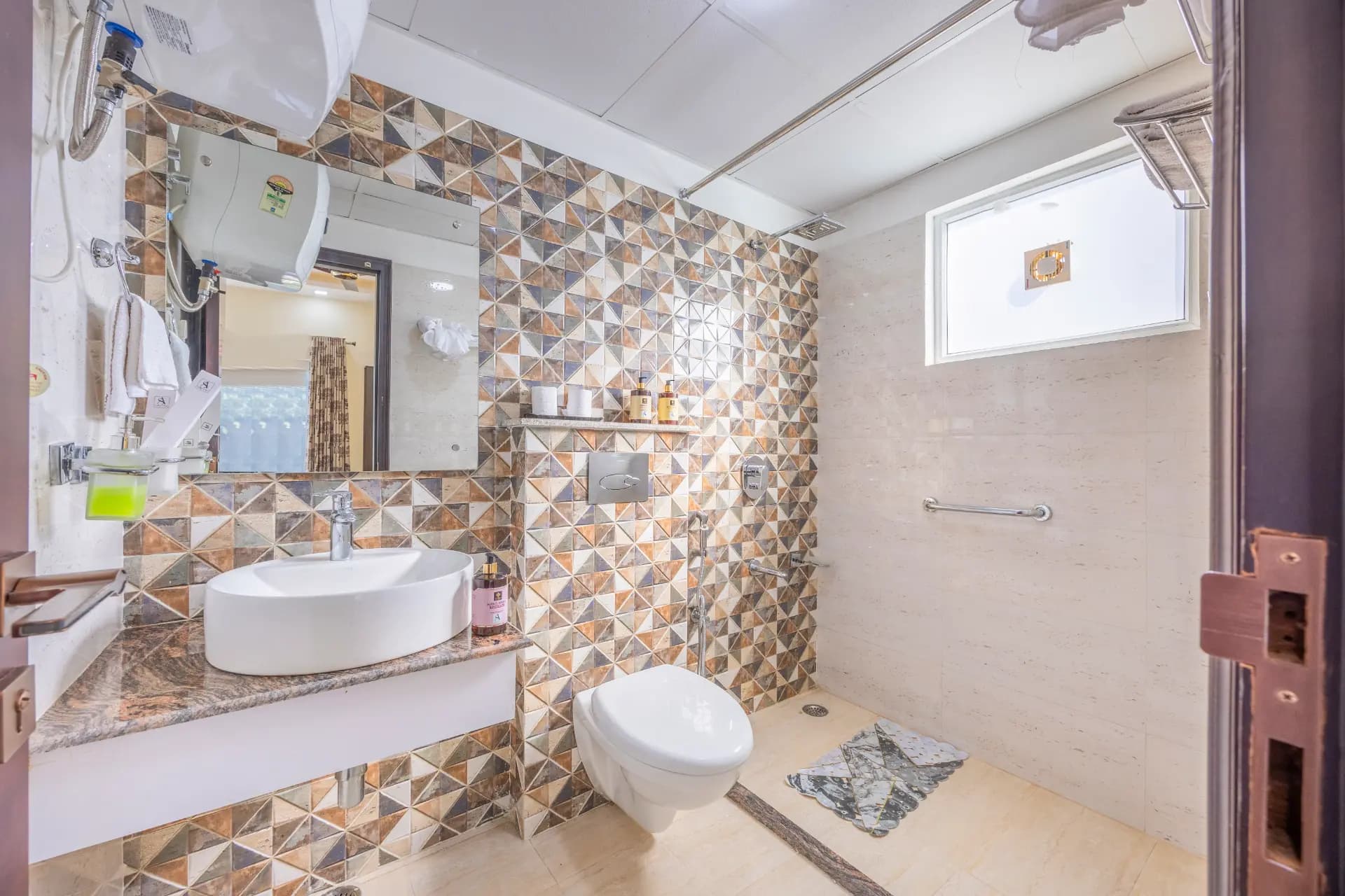 Kingdom Heartz |  Cosy Pet-friendly Studio Apartment With Balcony, Common Pool, Common Garden & Restaurant - Image 31