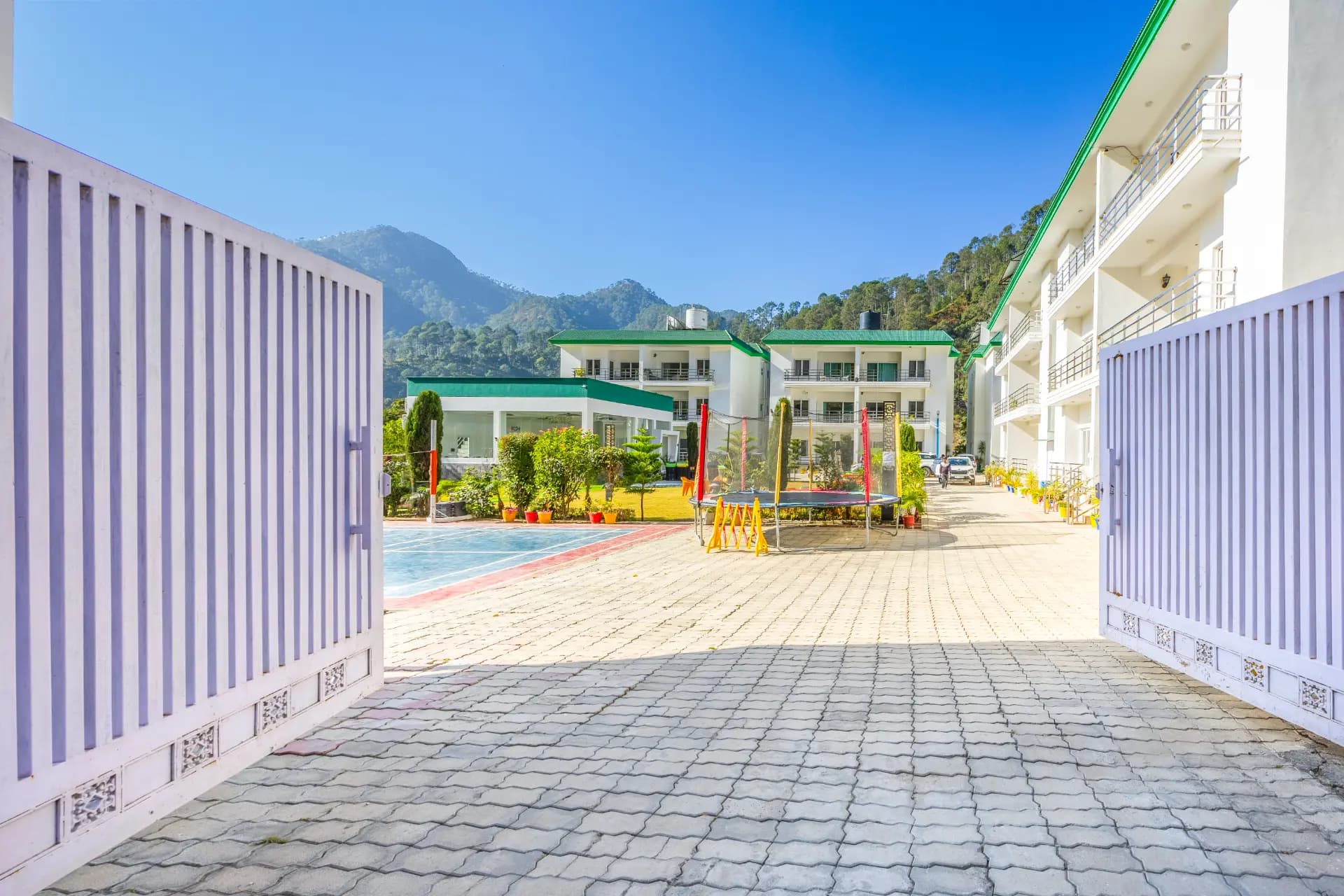 Kingdom Heartz |  Cosy Pet-friendly Studio Apartment With Balcony, Common Pool, Common Garden & Restaurant - Image 7