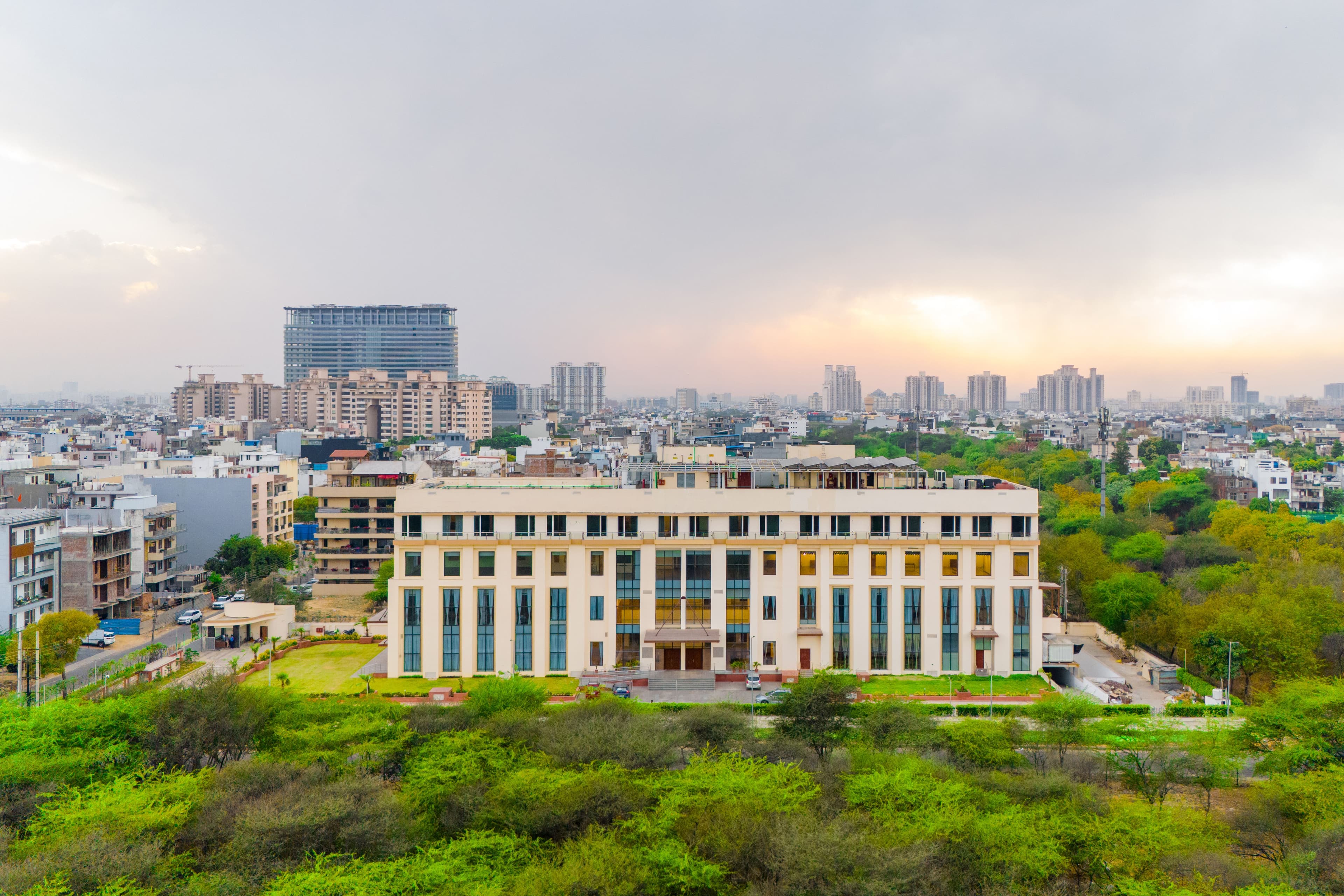 Eternal Oasis Aravali View Suite | Elegant 1-Room With Restaurant & Celebration Venue | Golf Course Road - Image 1
