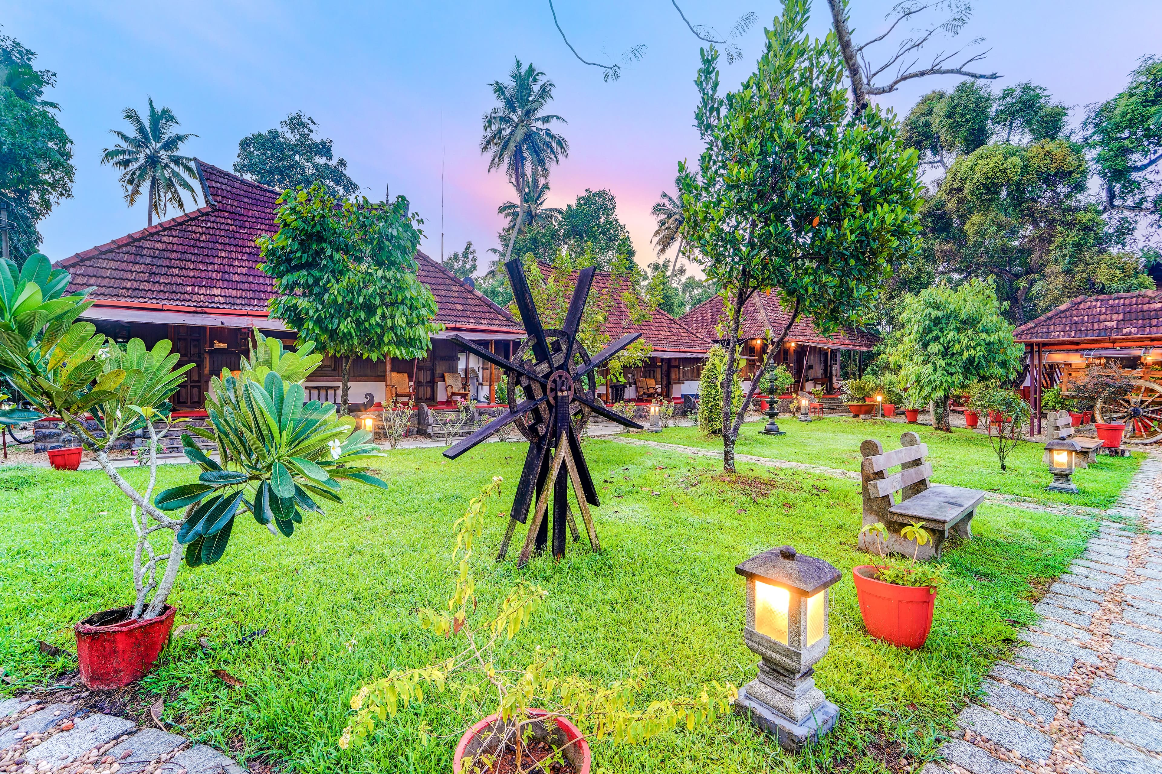 Palm Dale Deluxe Room |  Pet-friendly Heritage Retreat by the Backwaters with Garden & Restaurant - Image 6