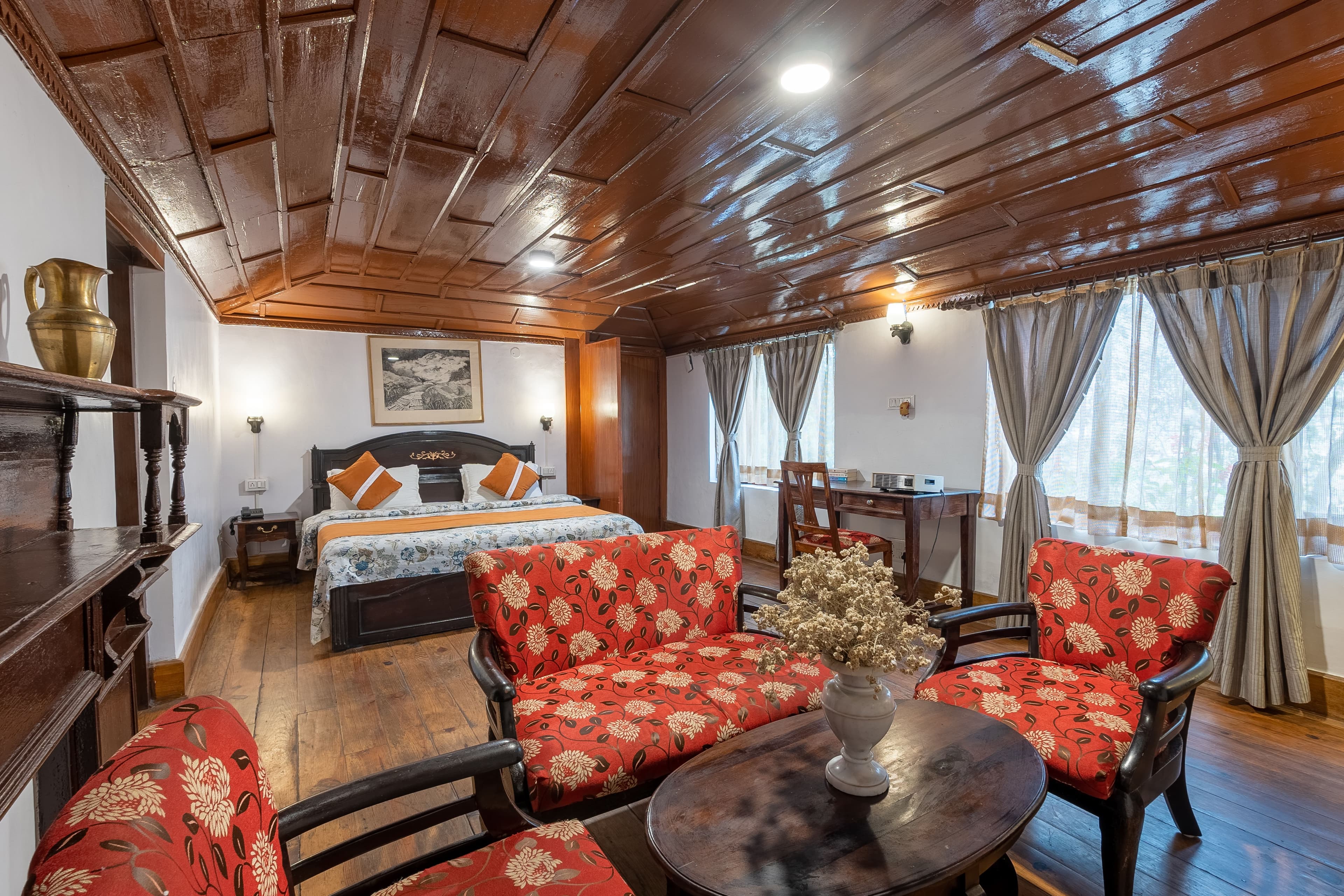 The Hive Cottage Corbett | 2 Room Suite In a Hillside Resort With Restaurant & Outdoor Seating | Ample Parking  - Image 22