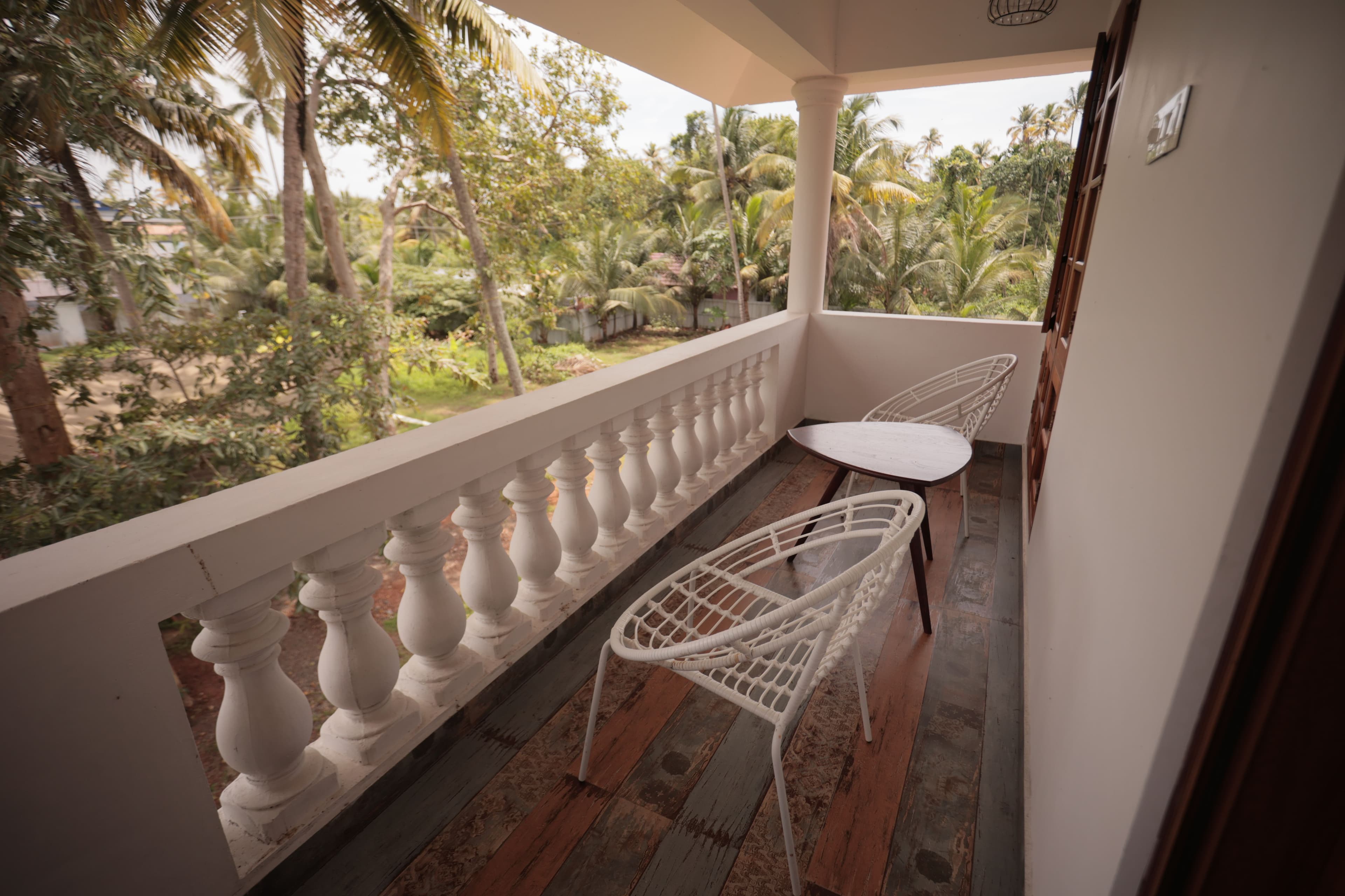 Palliath House | 1-Pond-facing Room with Shared Lawn, Patio and Ponds | Proximity to the Beach, Ocean, and Estuary - Image 12