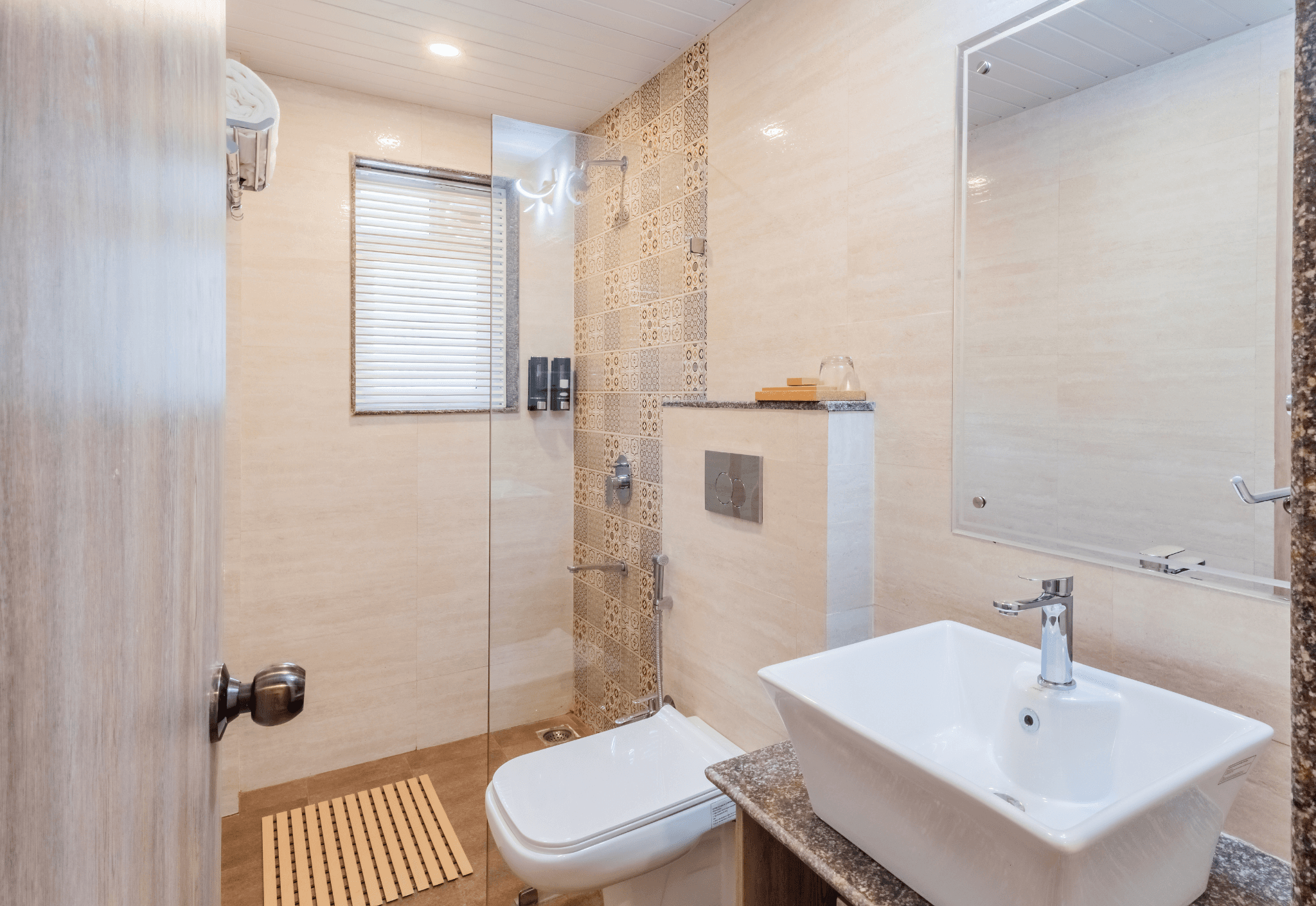 Goan Bliss Deluxe Room | Boutique Resort Stay Near Varca & Benaulim Beaches with Pool, Restro & Library - Image 11