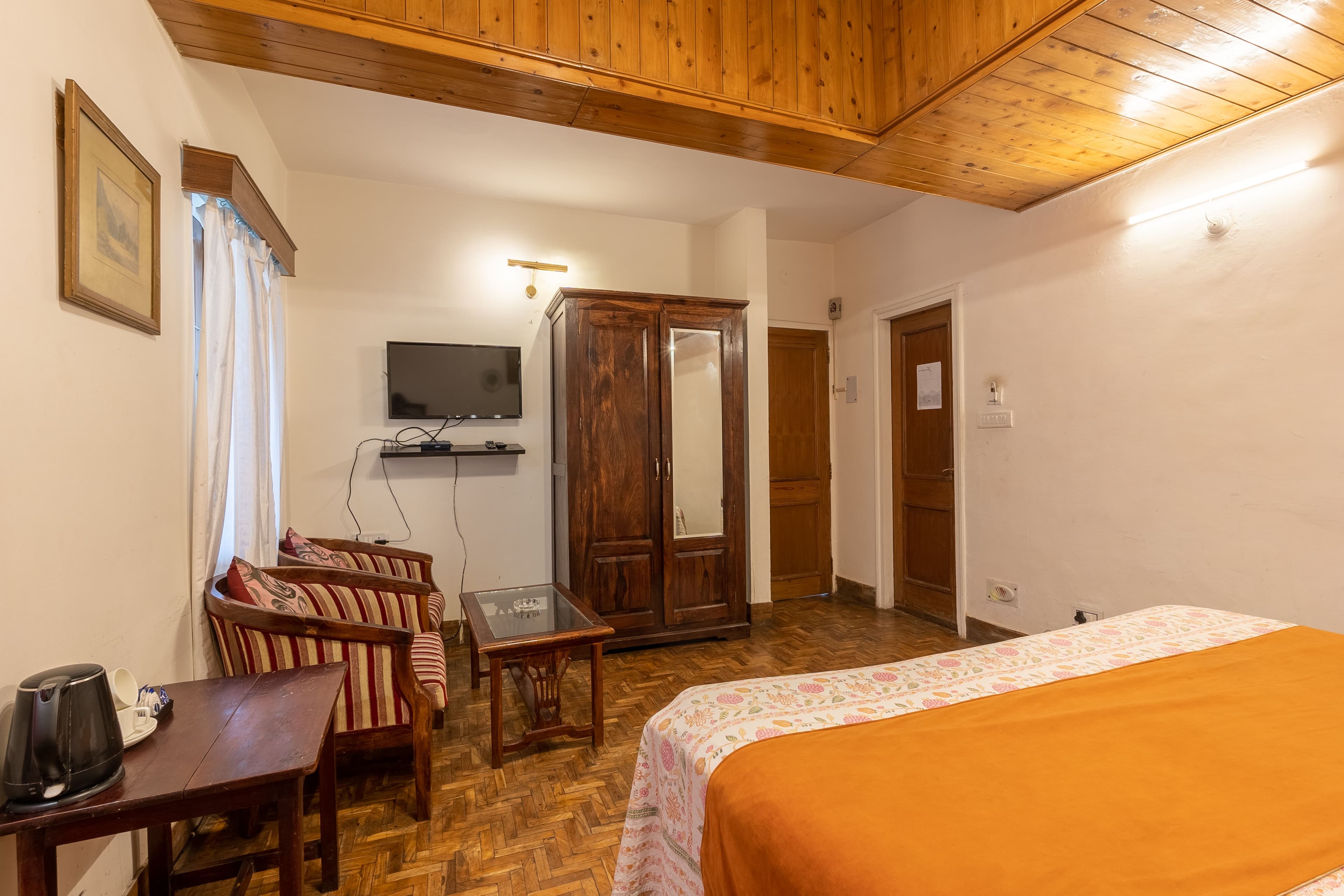 The Hive Cottage Magnolia Room | Hillside Resort With Restaurant, & Outdoor Seating | Ample Parking - Image 22