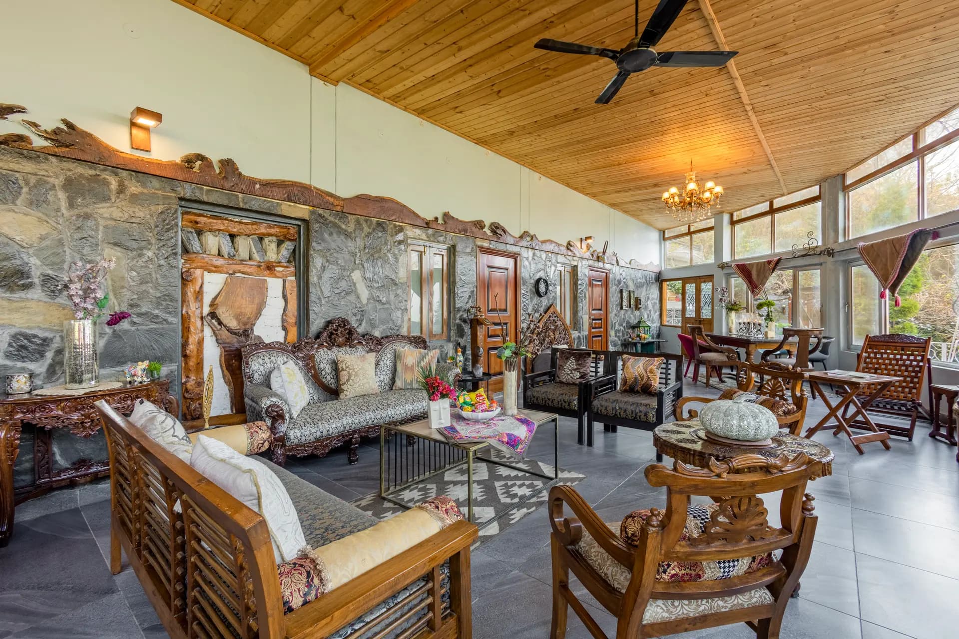 Zephyr Heaven | 1-Hillview Room with Common Pool, Gym & On-Site Restaurant - Image 14