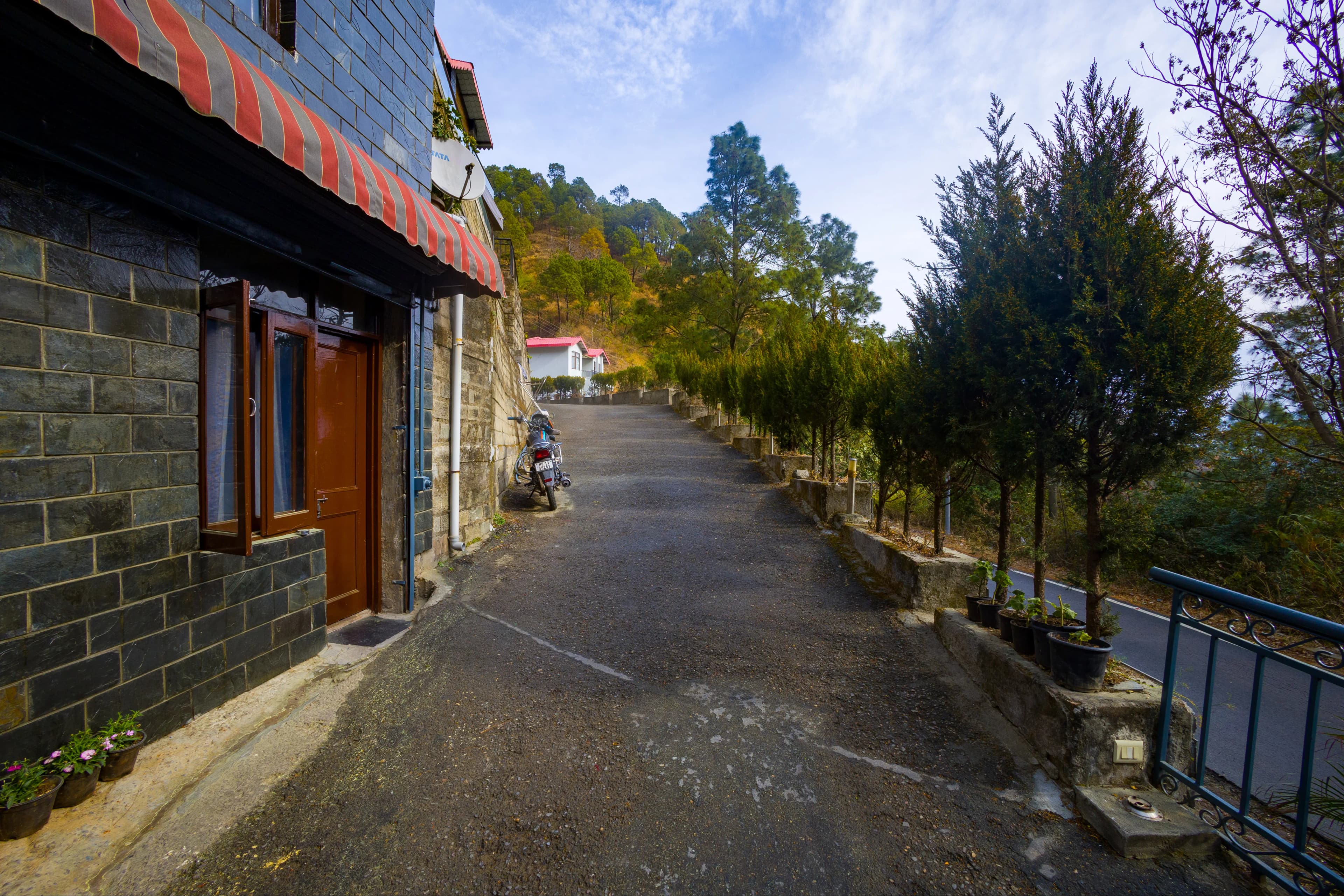 Kasauli Woods Cottage | Hillside 3-BHK Retreat With Outdoor Lounge, Balcony & Scenic Views - Image 39