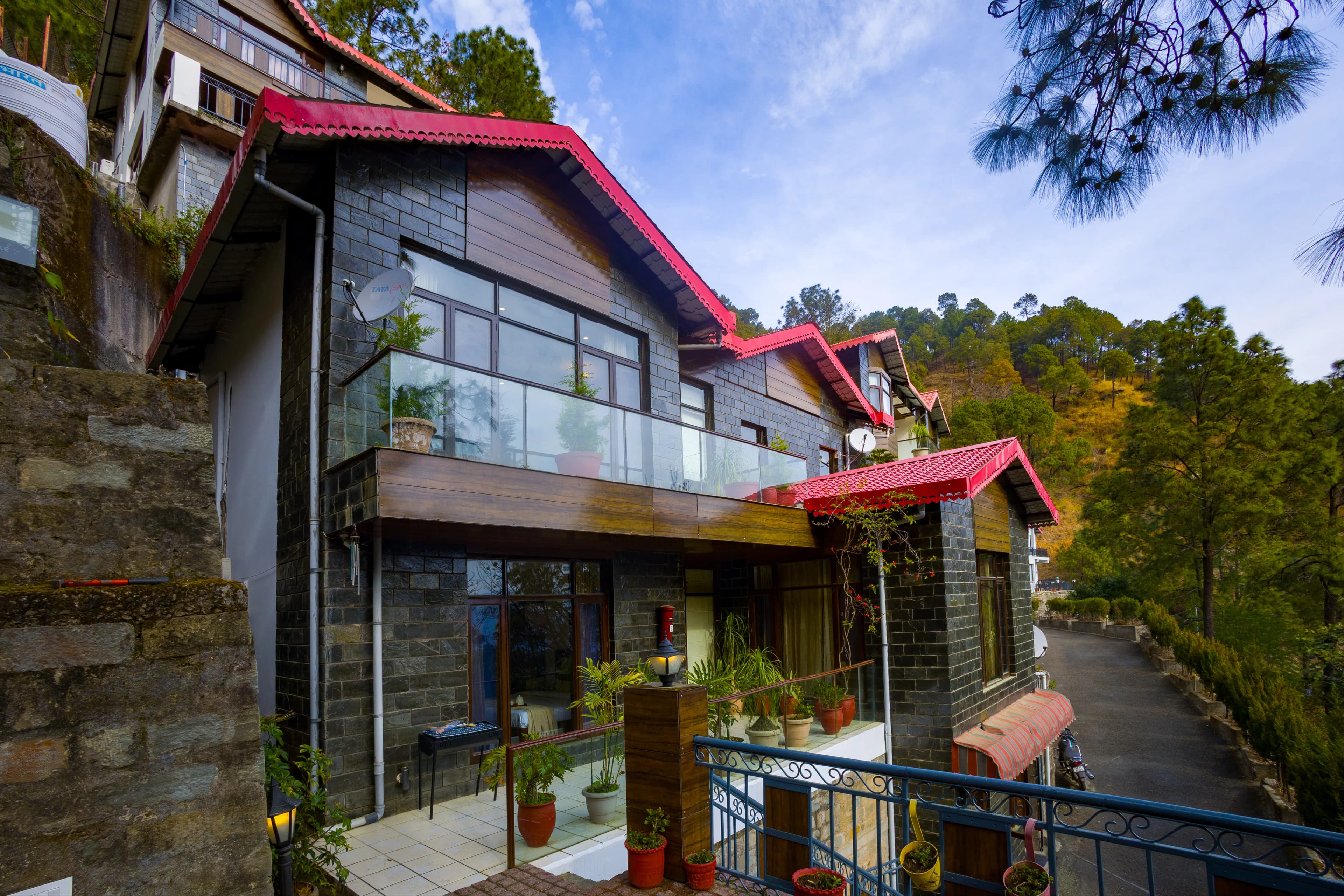 Kasauli Woods Cottage | Hillside 3-BHK Retreat With Outdoor Lounge, Balcony & Scenic Views - Image 5