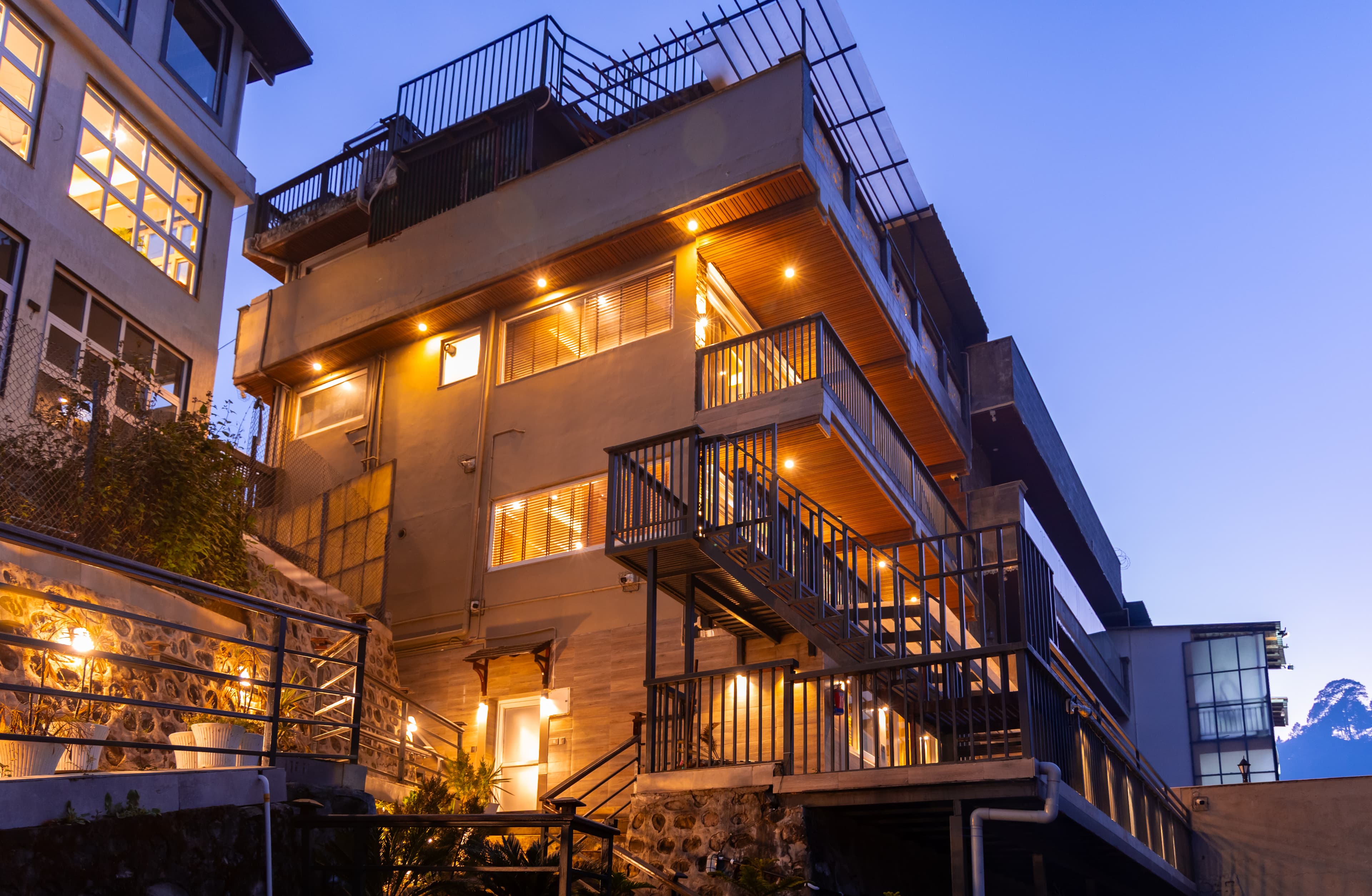 Lakefront Escape | Charming 2-room Suite with Sit-out area, Lake Views & Outdoor deck - Image 1
