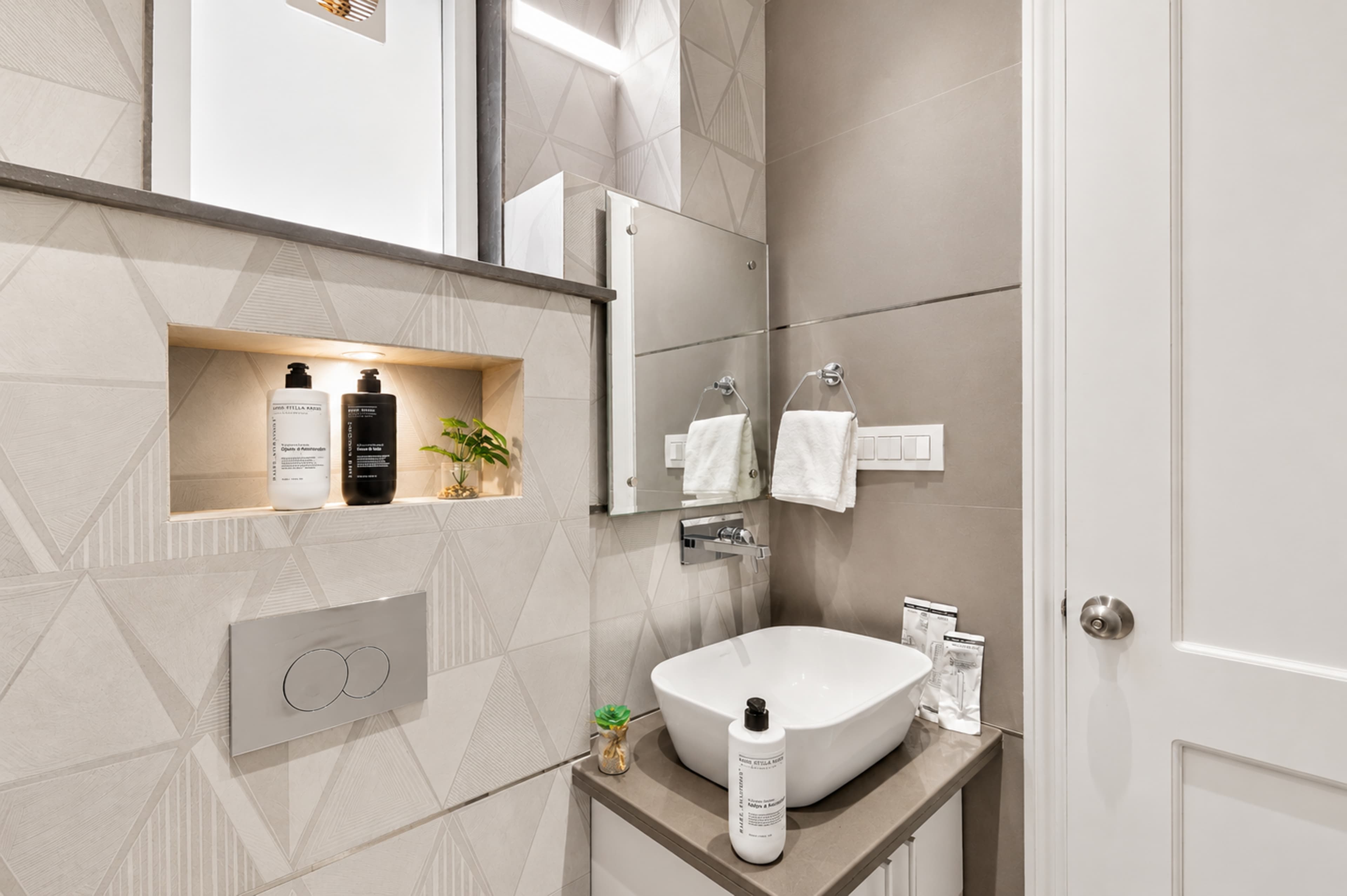 Kalyan Mansion Primrose | Elegant Room W/ Private Balcony, Shared Outdoor Space, Lift & Scenic Views - Image 19