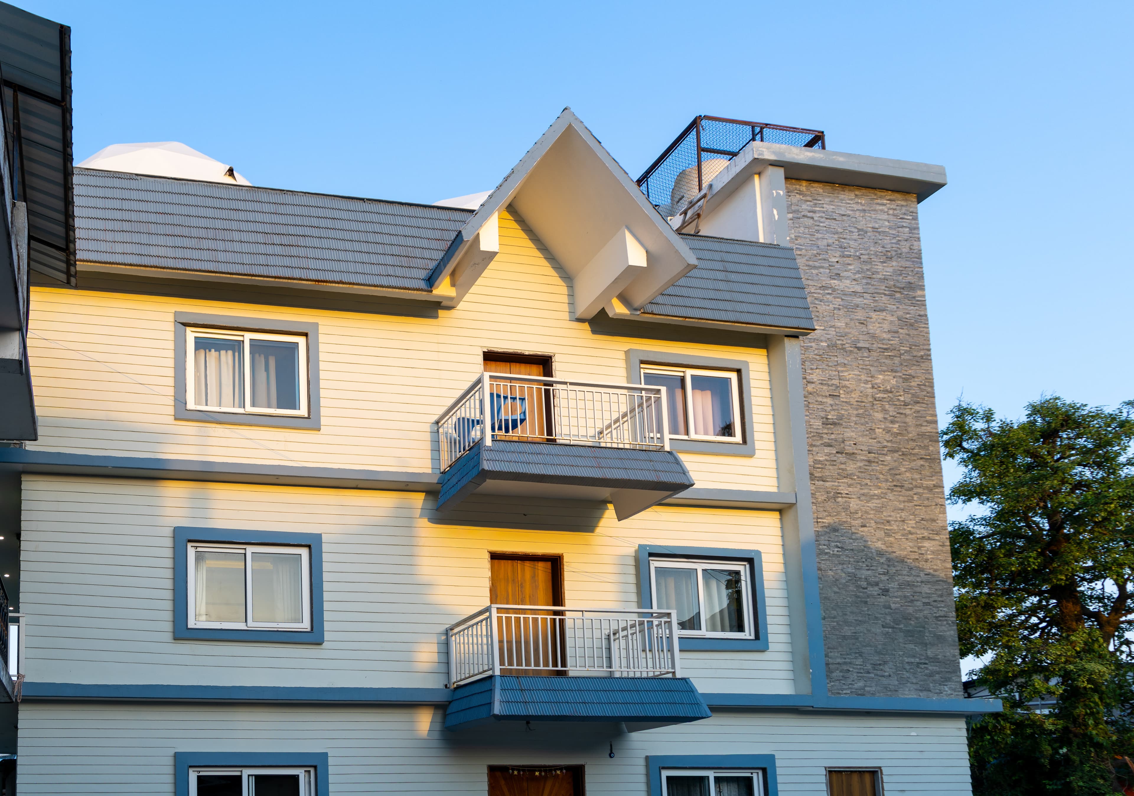 Snowdrop Retreat | Pet-friendly 3-BHK Apartment With Mountain Views | Near Mall Road, Top Cafés & Landmarks - Image 34