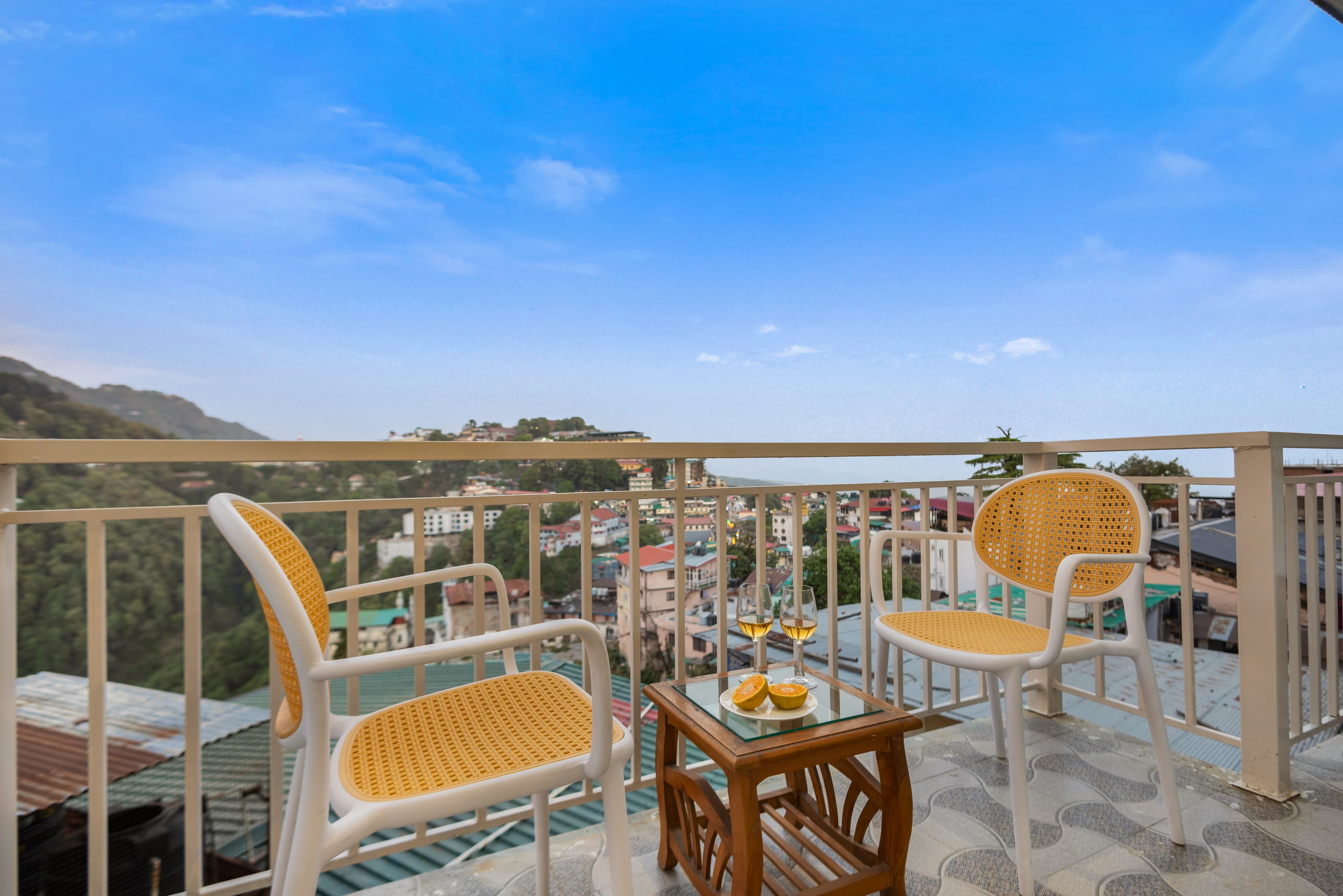 Snowdrop Retreat | Pet-friendly 3-BHK Apartment With Mountain Views | Near Mall Road, Top Cafés & Landmarks - Image 23