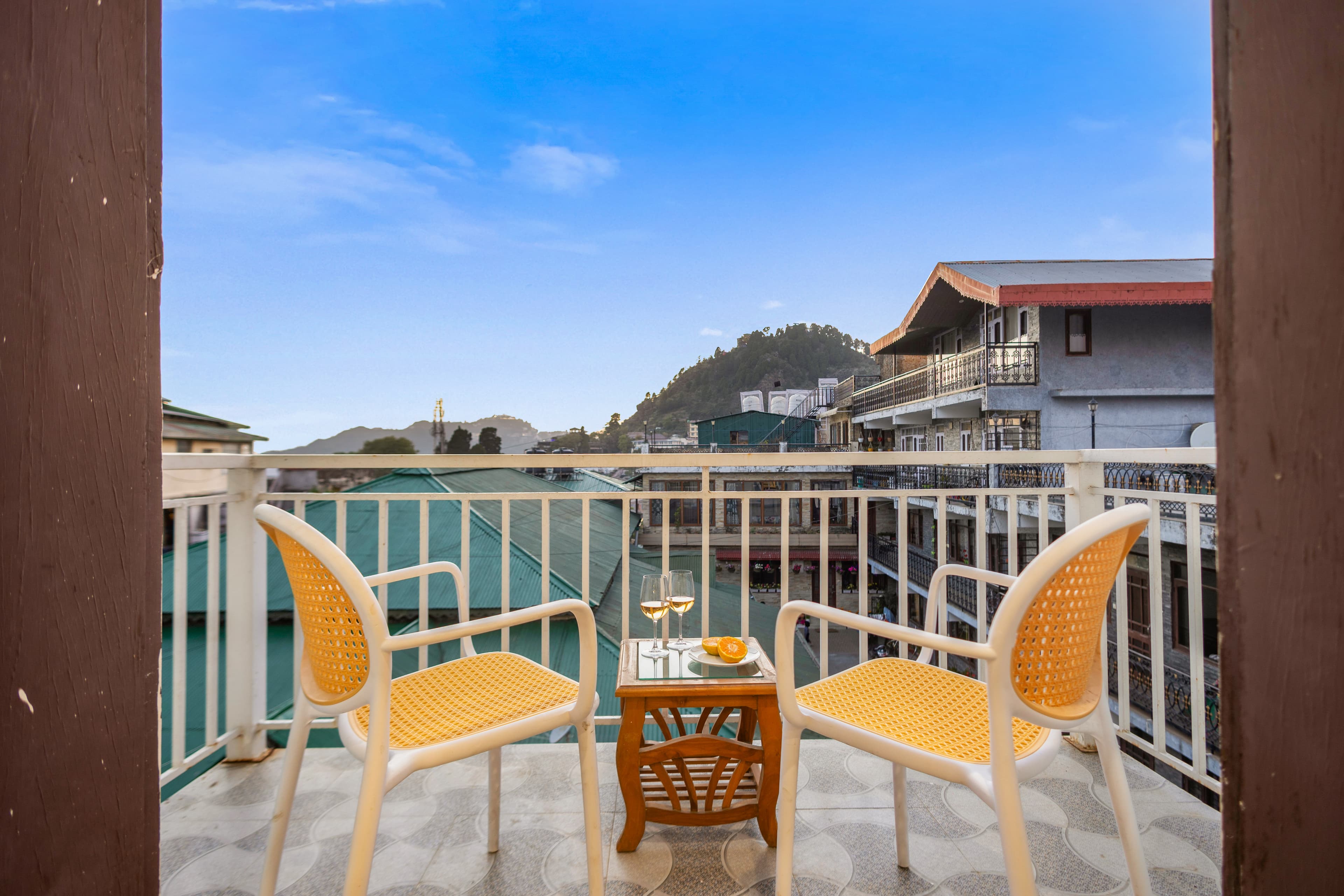 Snowdrop Retreat | Pet-friendly 3-BHK Apartment With Mountain Views | Near Mall Road, Top Cafés & Landmarks - Image 33