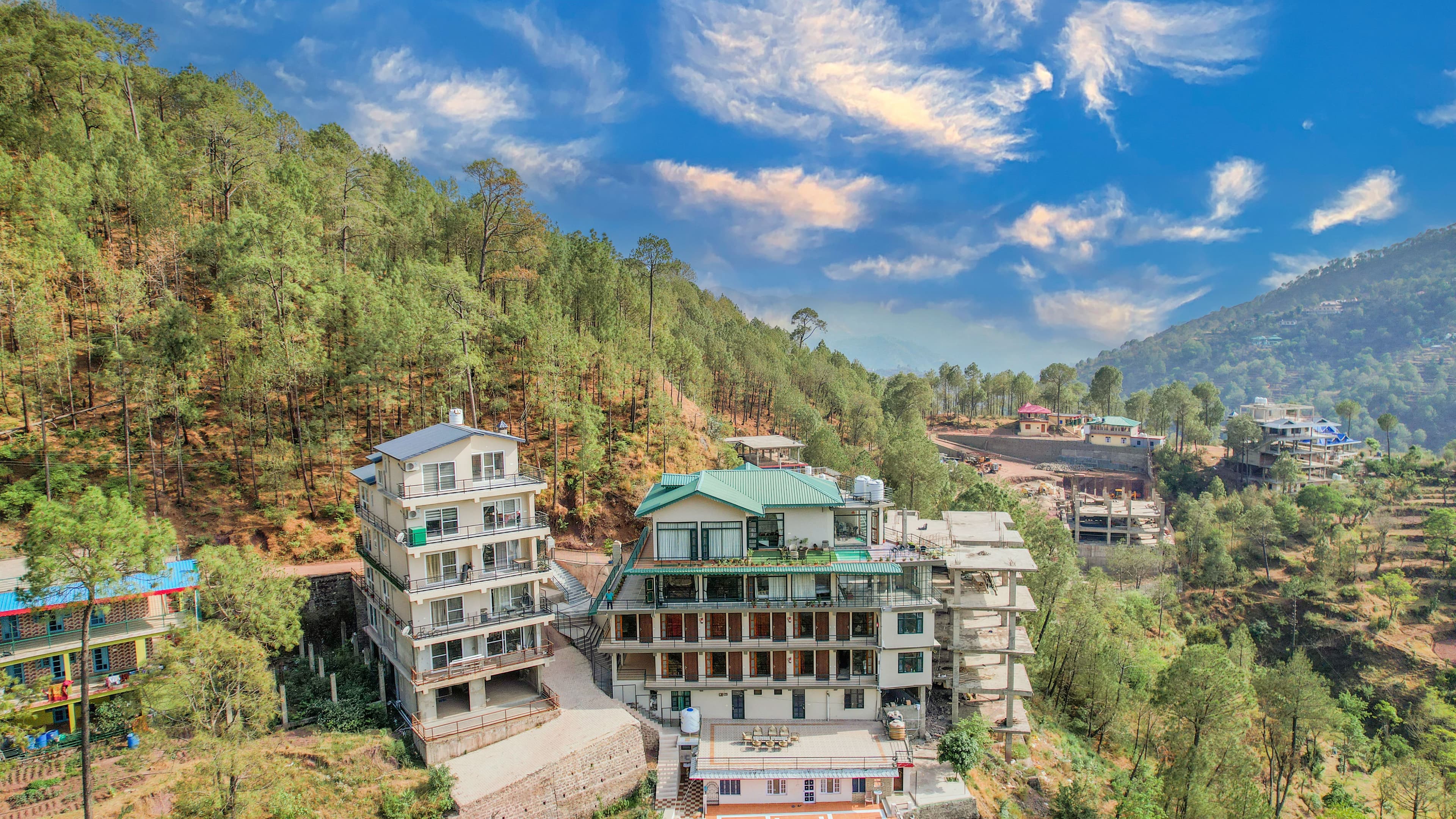 Dilli House | 3-BHK Rooftop Villa with Private Plunge Pool, Jacuzzi, and Gym - Image 3