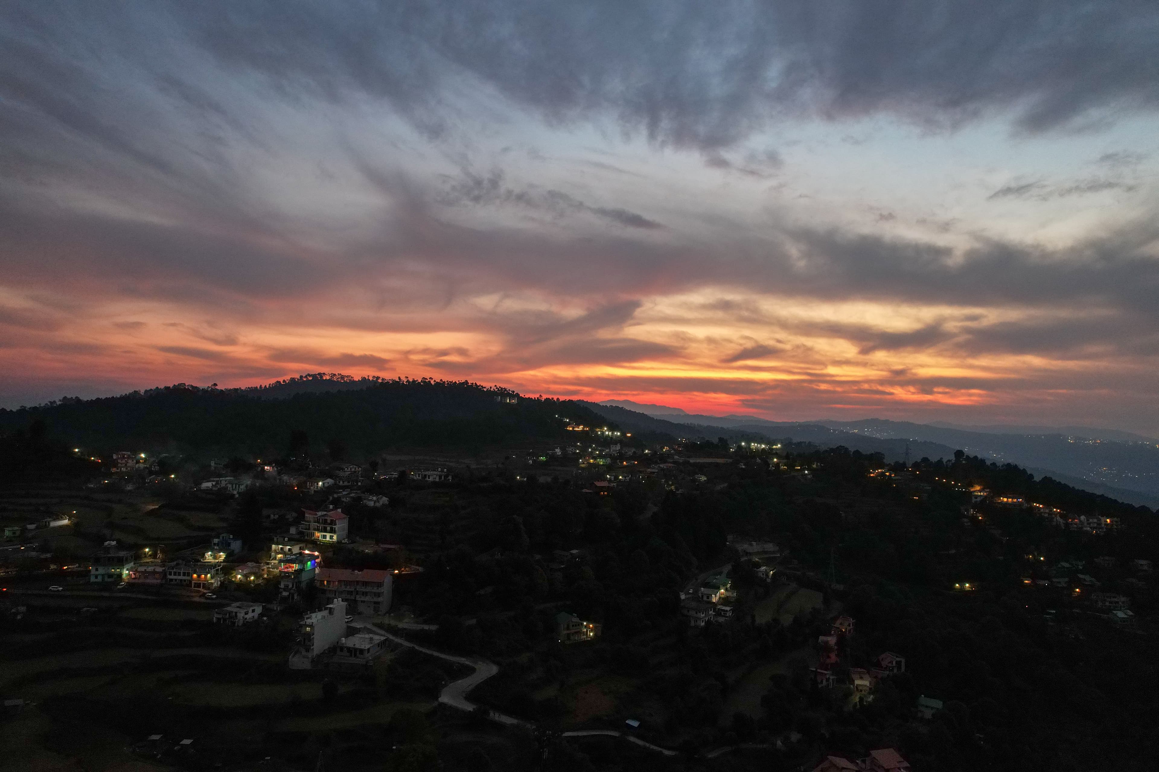 SnowPeak Villa | 3-BHK Pet-friendly Hideaway with Sit-Outs & Glass Patio, Garden &Hill Views - Image 25
