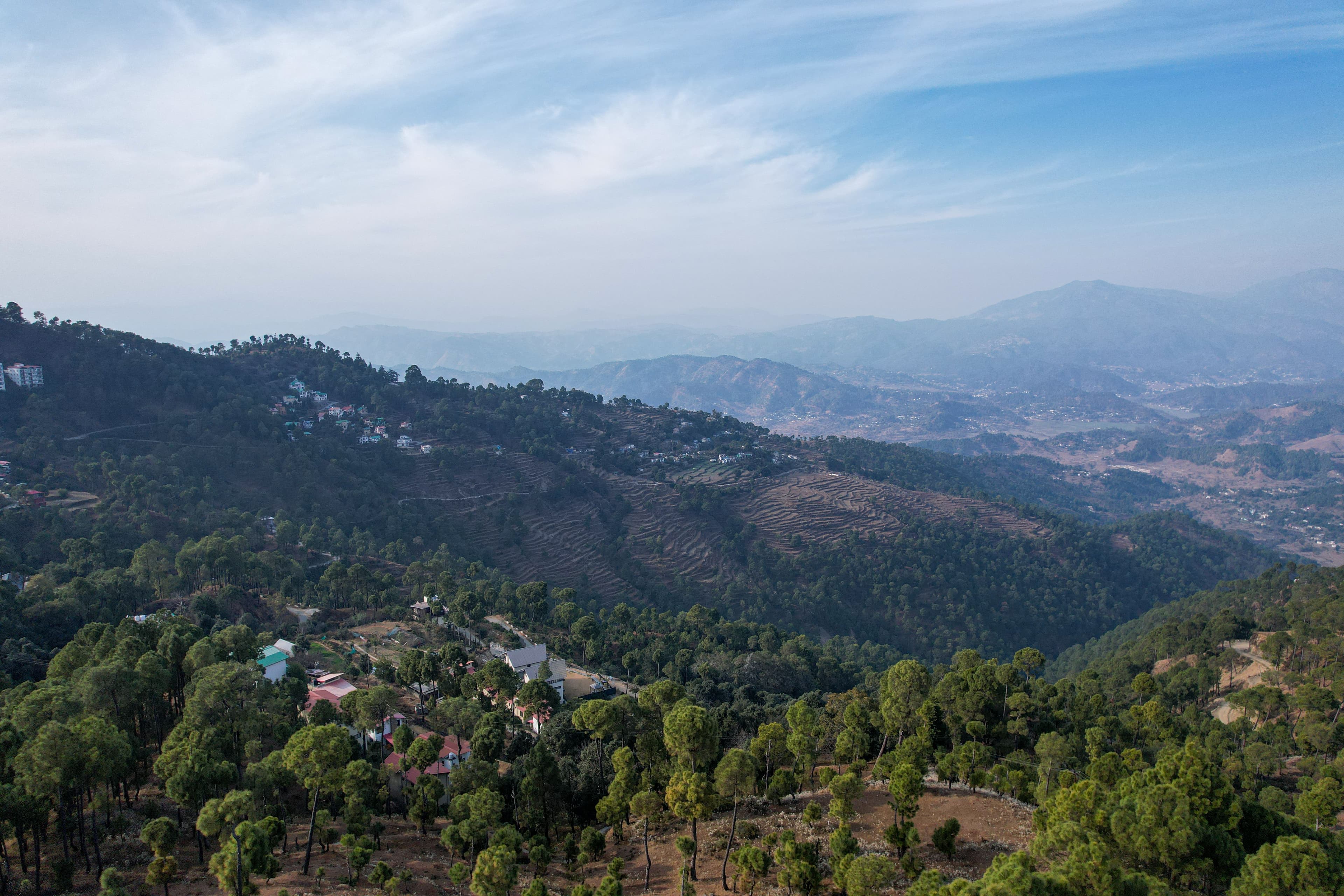 SnowPeak Villa | 3-BHK Pet-friendly Hideaway with Sit-Outs & Glass Patio, Garden &Hill Views - Image 3