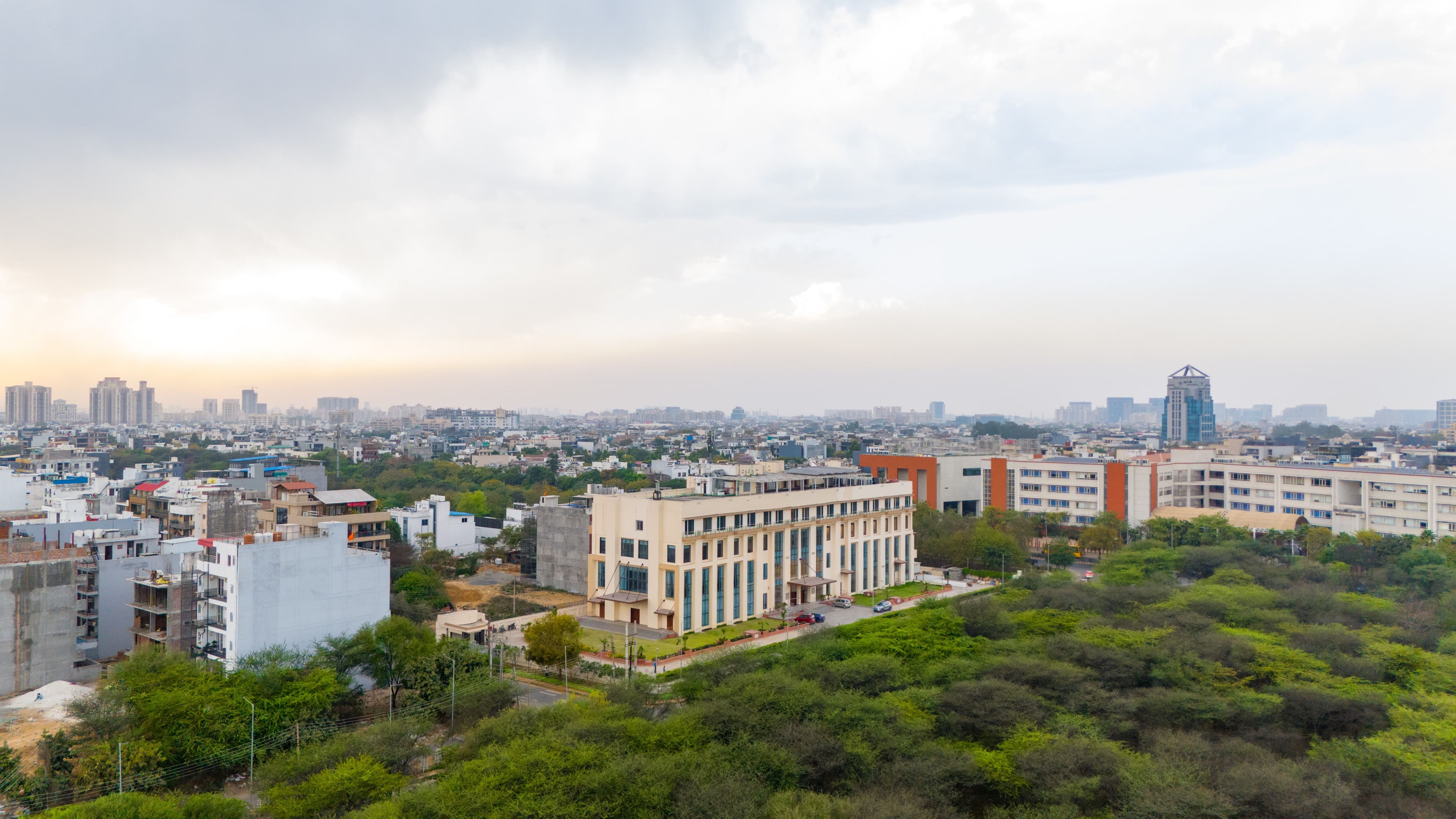 Eternal Oasis City View Suite | Chic 1-Room With Restaurant & Celebration Venue | Golf Course Road - Image 1