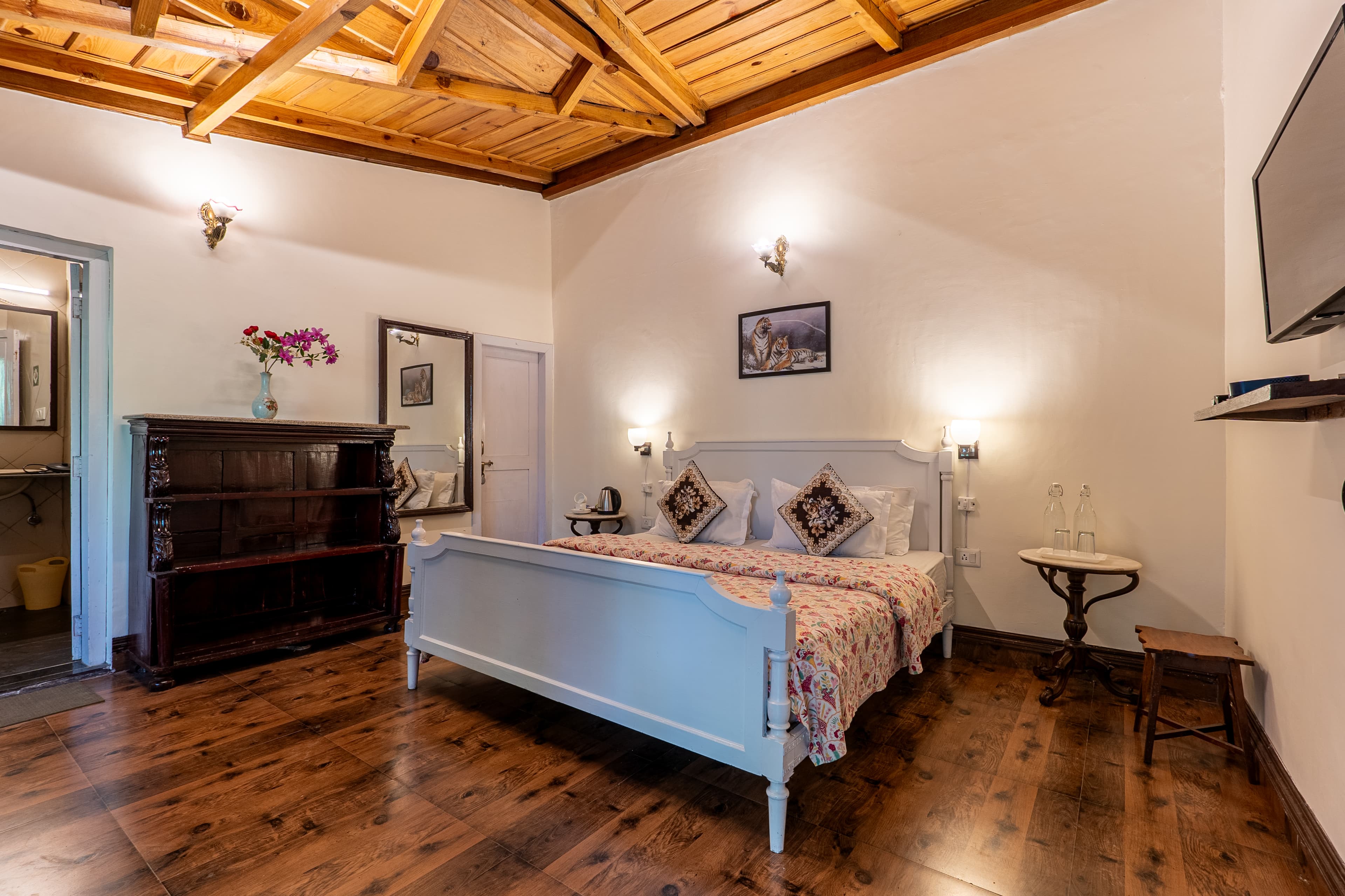 The Hive Cottage Hideout | 1 Room in a Hillside Resort With Restaurant, & Outdoor Seating | Ample Parking - Image 7
