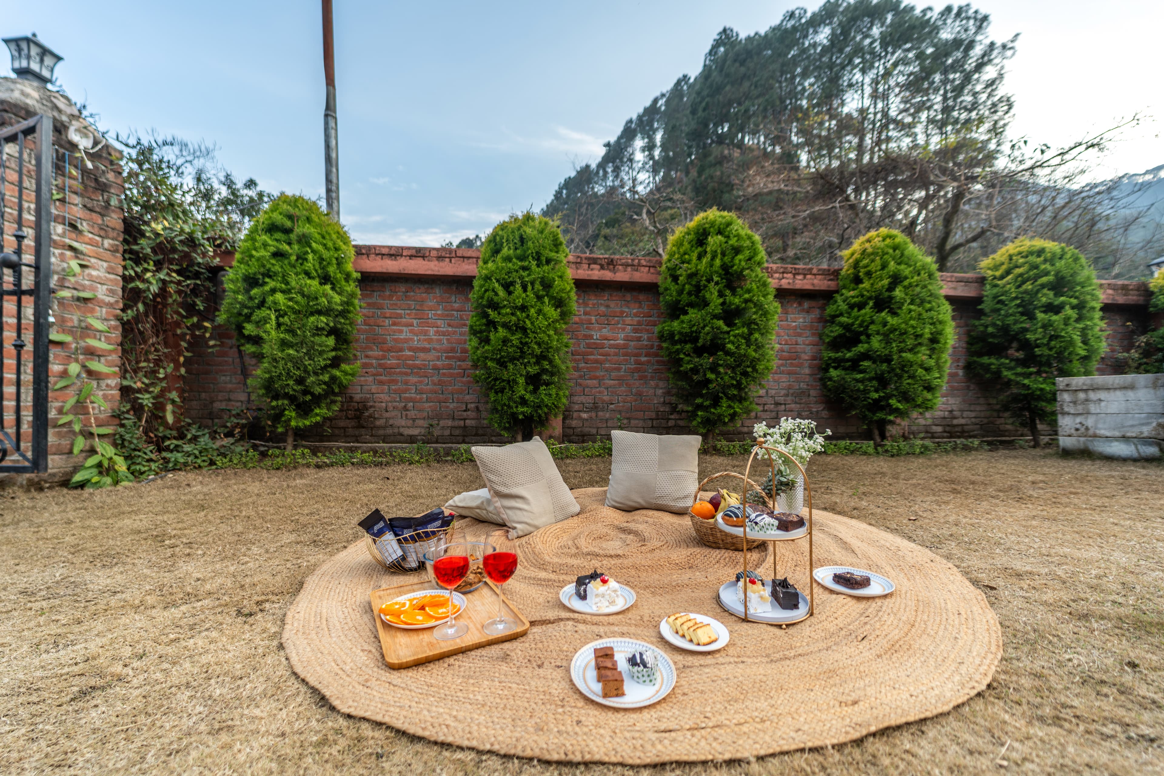Casa Gaula | 4-BHK Cottage with  Lawn and Outdoor Sit-Out | 20 mins away from Bhimtal Lake | Pet-friendly - Image 9