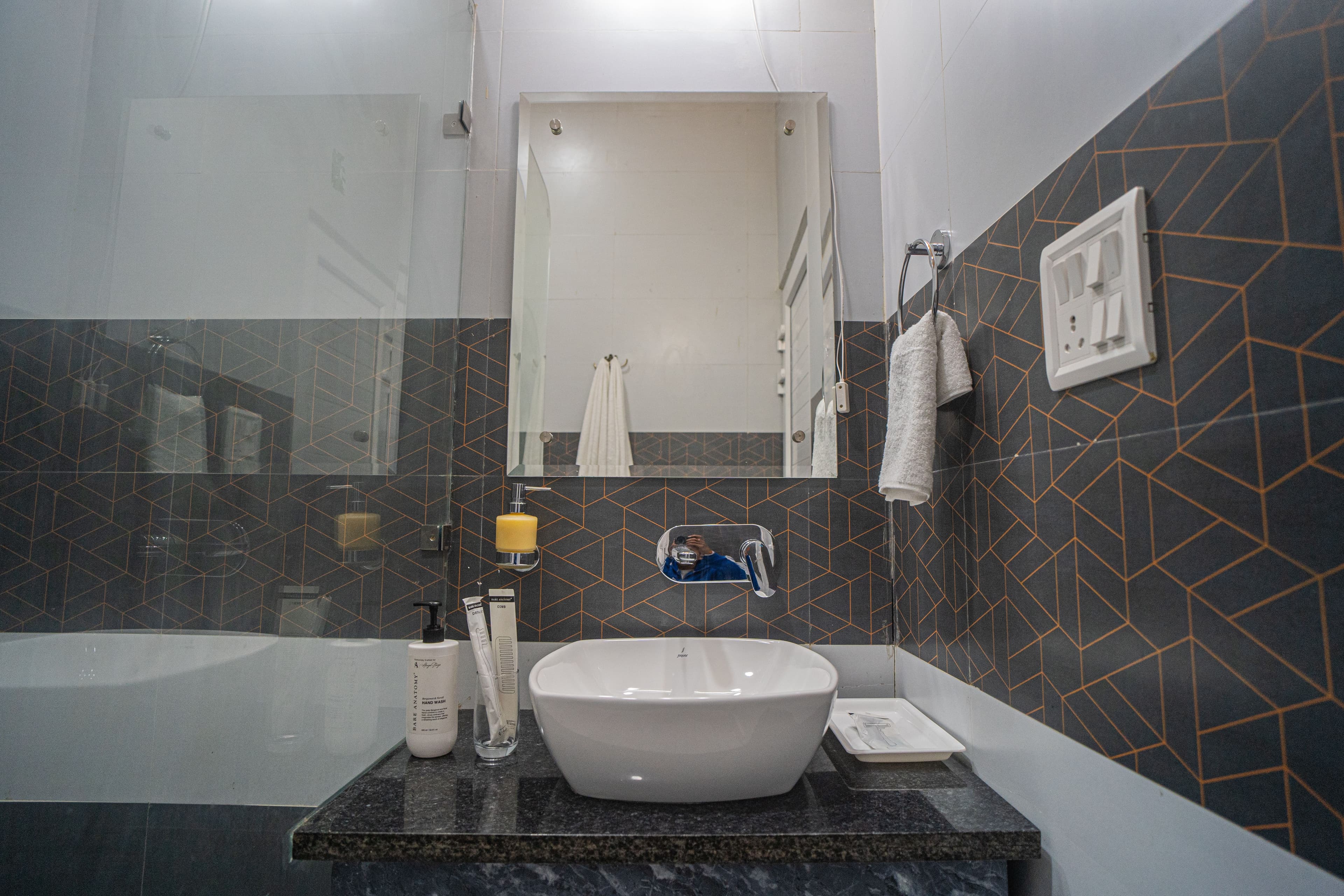 The Urban Escape | 1 Premium Room With Hill Views - Image 9