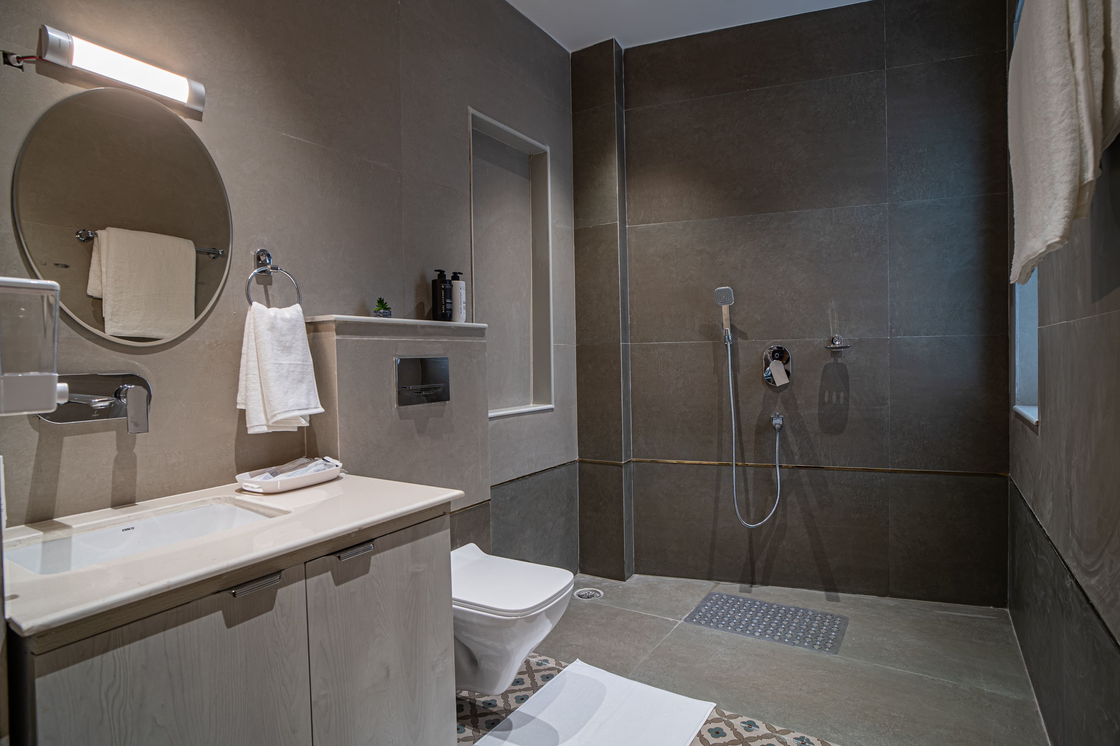 Udgam Vilas | Serene Pet-friendly 5-BHK Apartment With Private Jacuzzi & Lift - Image 19