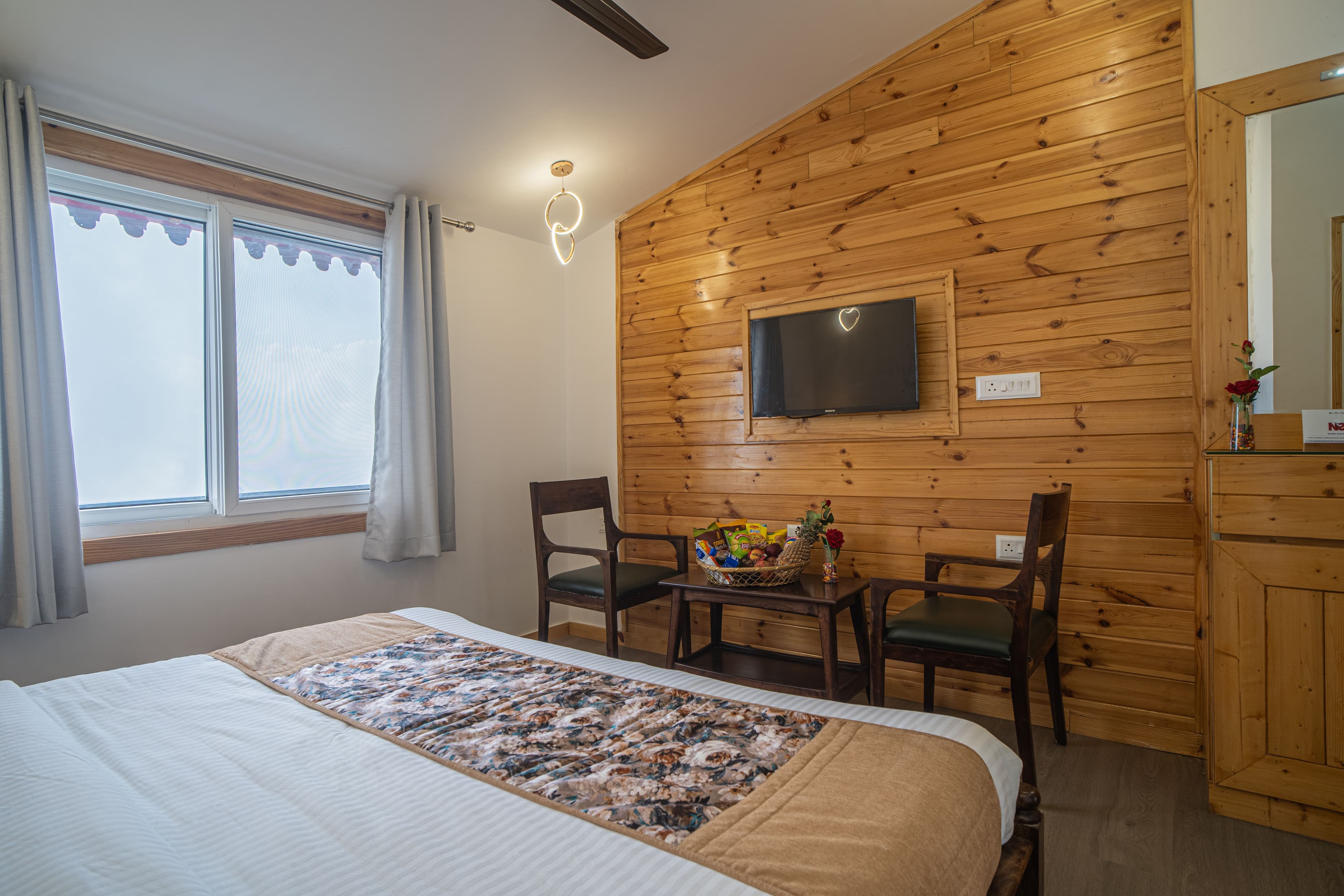 The Urban Escape | 1 Premium Room With Hill Views - Image 8