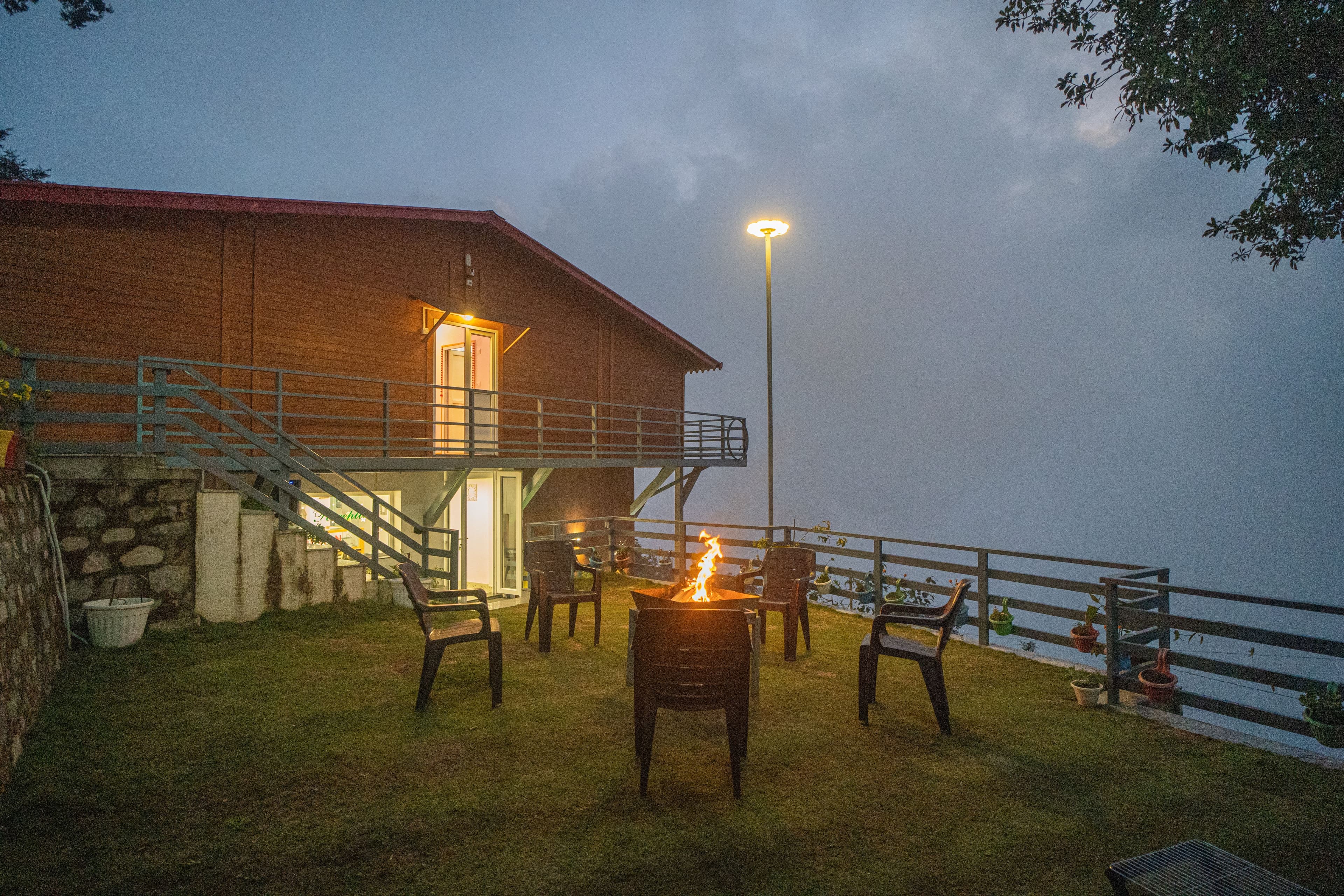 The Urban Escape | 1 Premium Room With Hill Views - Image 5