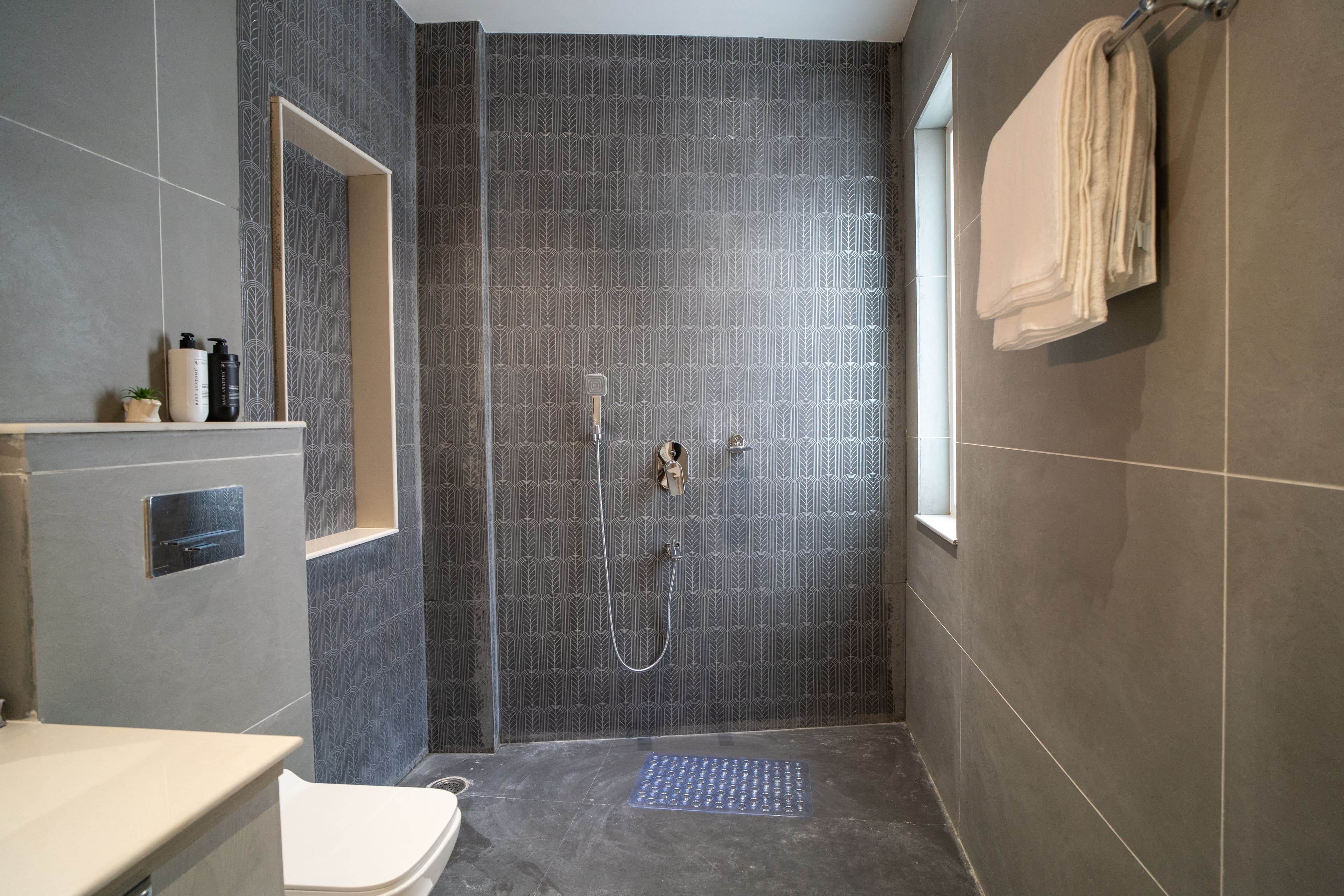 Udgam Vilas 3-BHK With Jacuzzi | Pet-friendly Hillside Apartment With Lift Near Robber’s Cave - Image 14