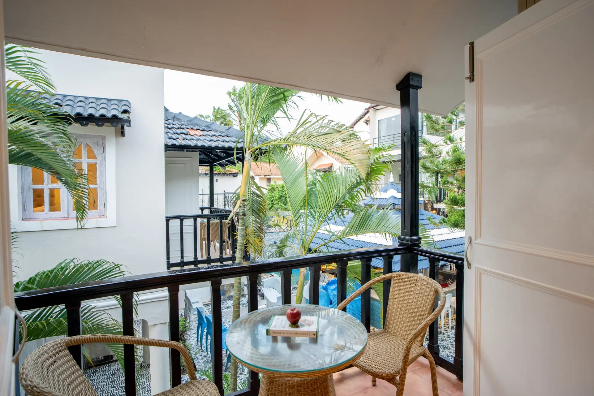 Emperor Ozran | Premium Rooms With Private Balconies, Restaurant & Bar - Image 16