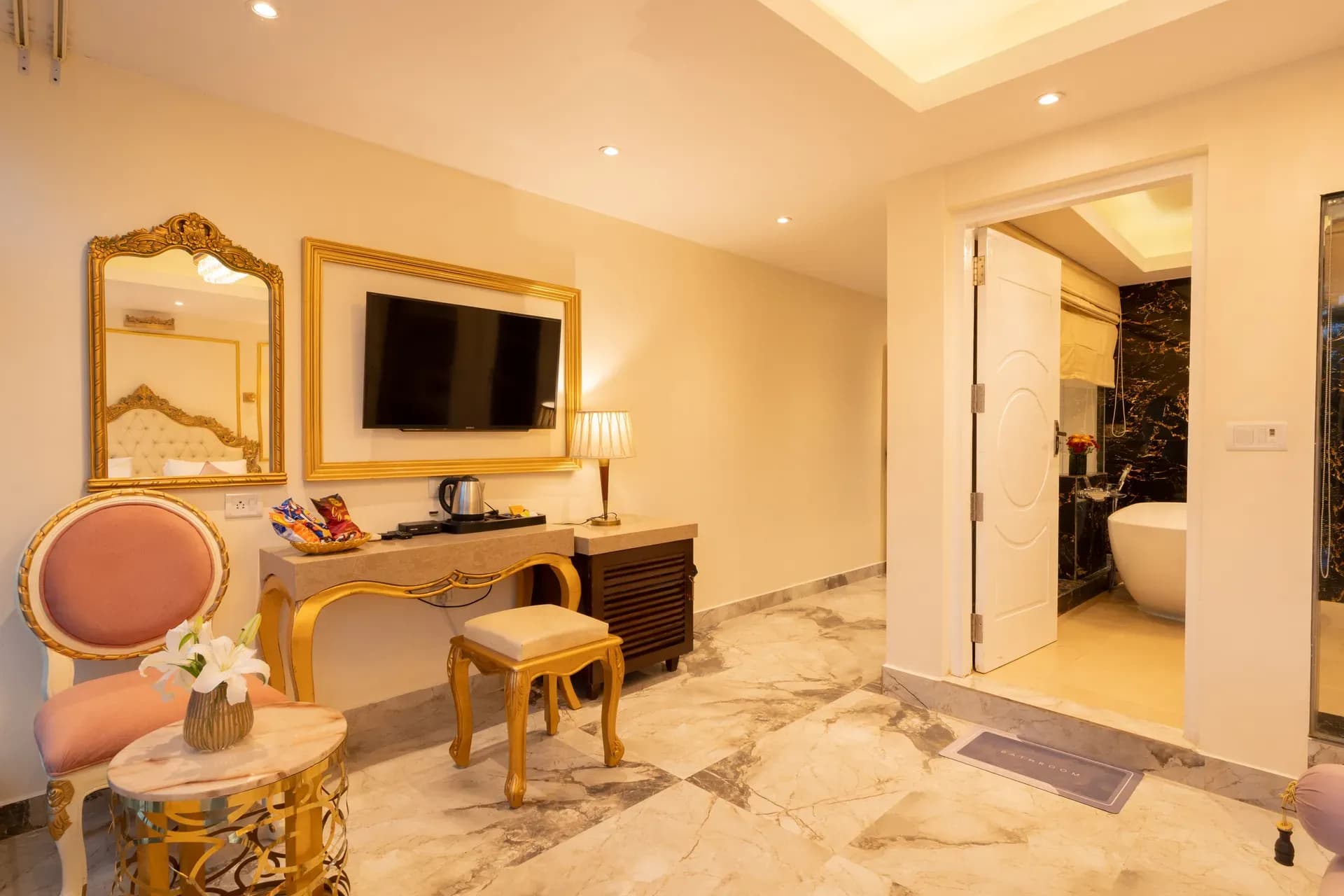 Emperor Ozran Superior Room With A Balcony | Premium Retreat With Common Pool, Restaurant & Bar - Image 13