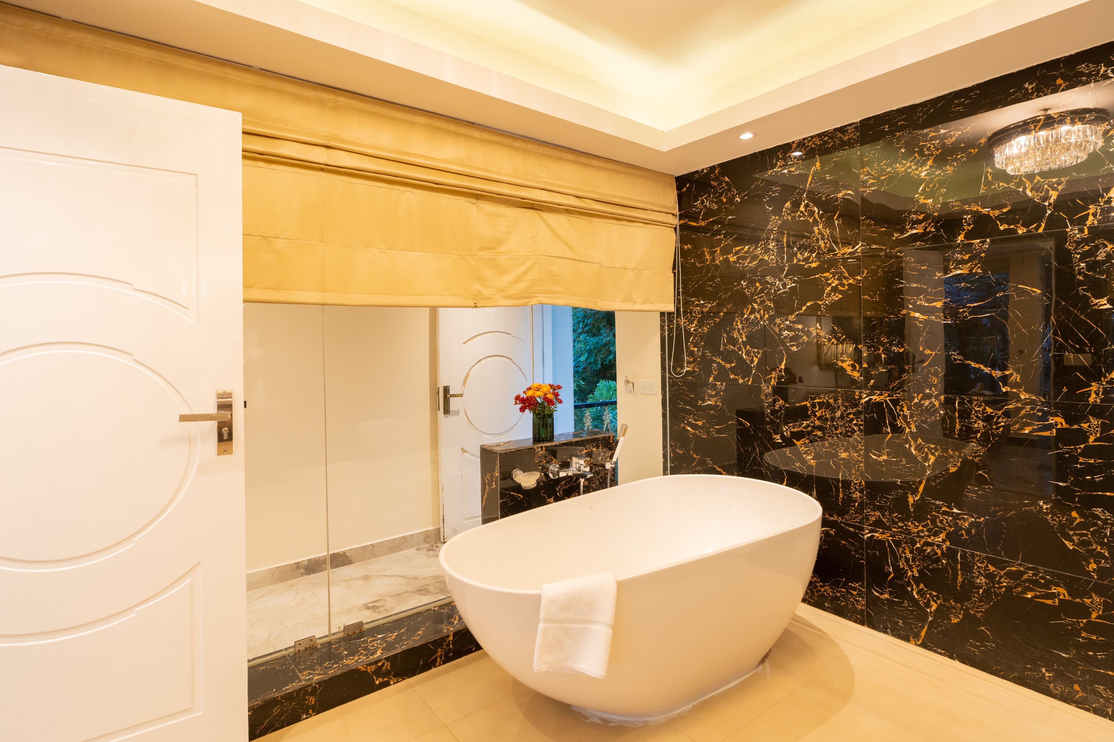Emperor Ozran | Classic Room, Restaurant & Bar - Image 7