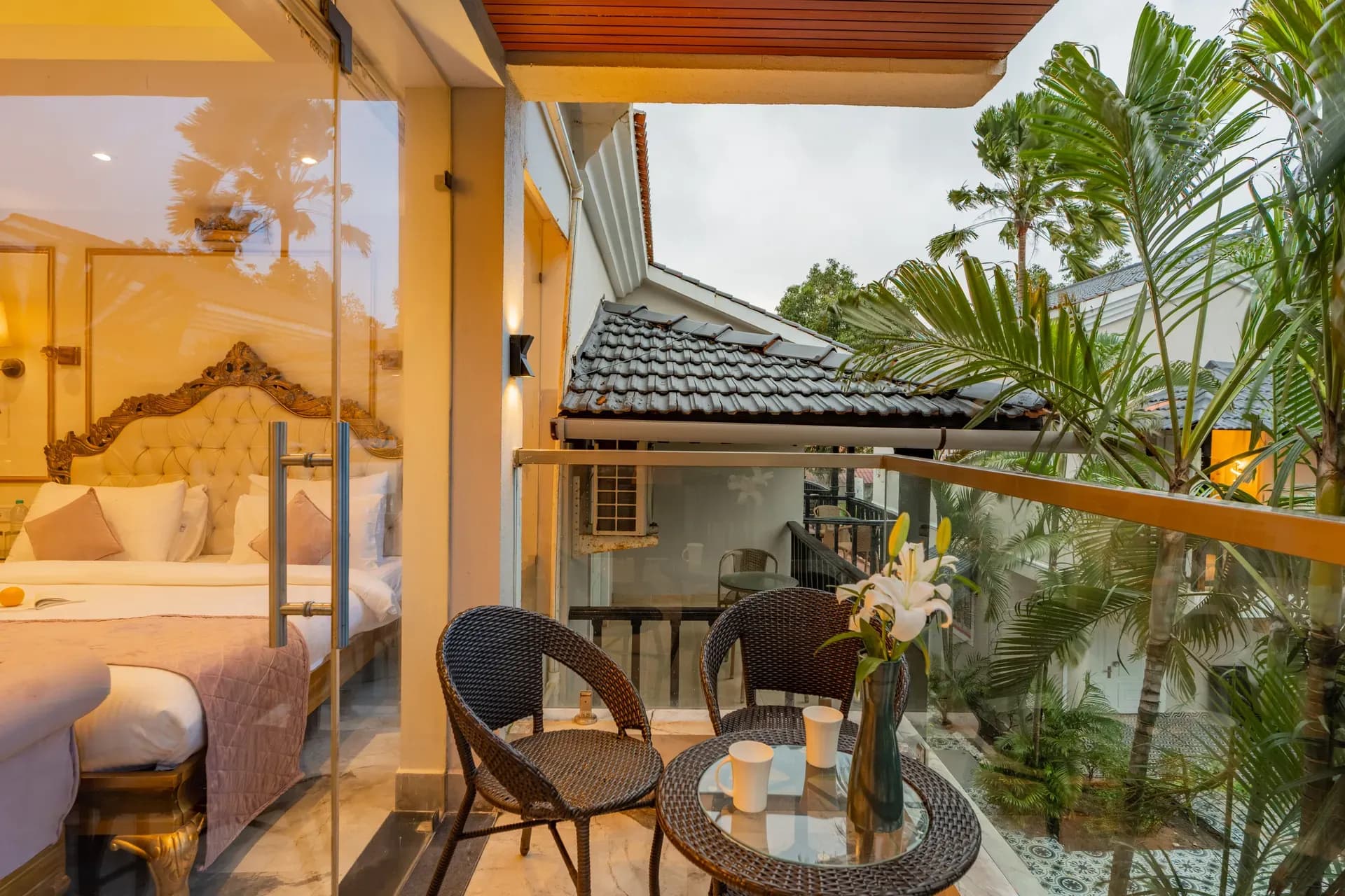 Emperor Ozran Superior Room With A Balcony | Premium Retreat With Common Pool, Restaurant & Bar - Image 12