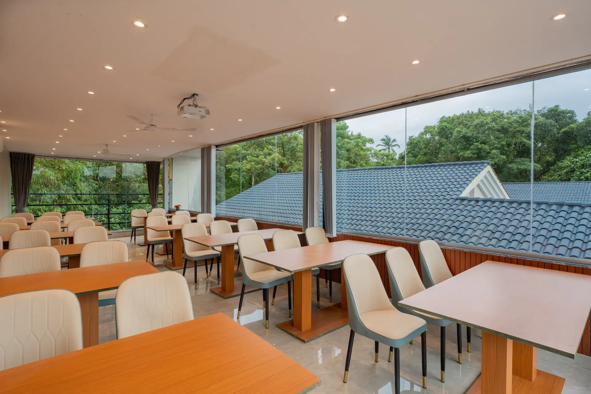 Emperor Ozran | Studio With Kitchen, Restaurant & Bar - Image 13