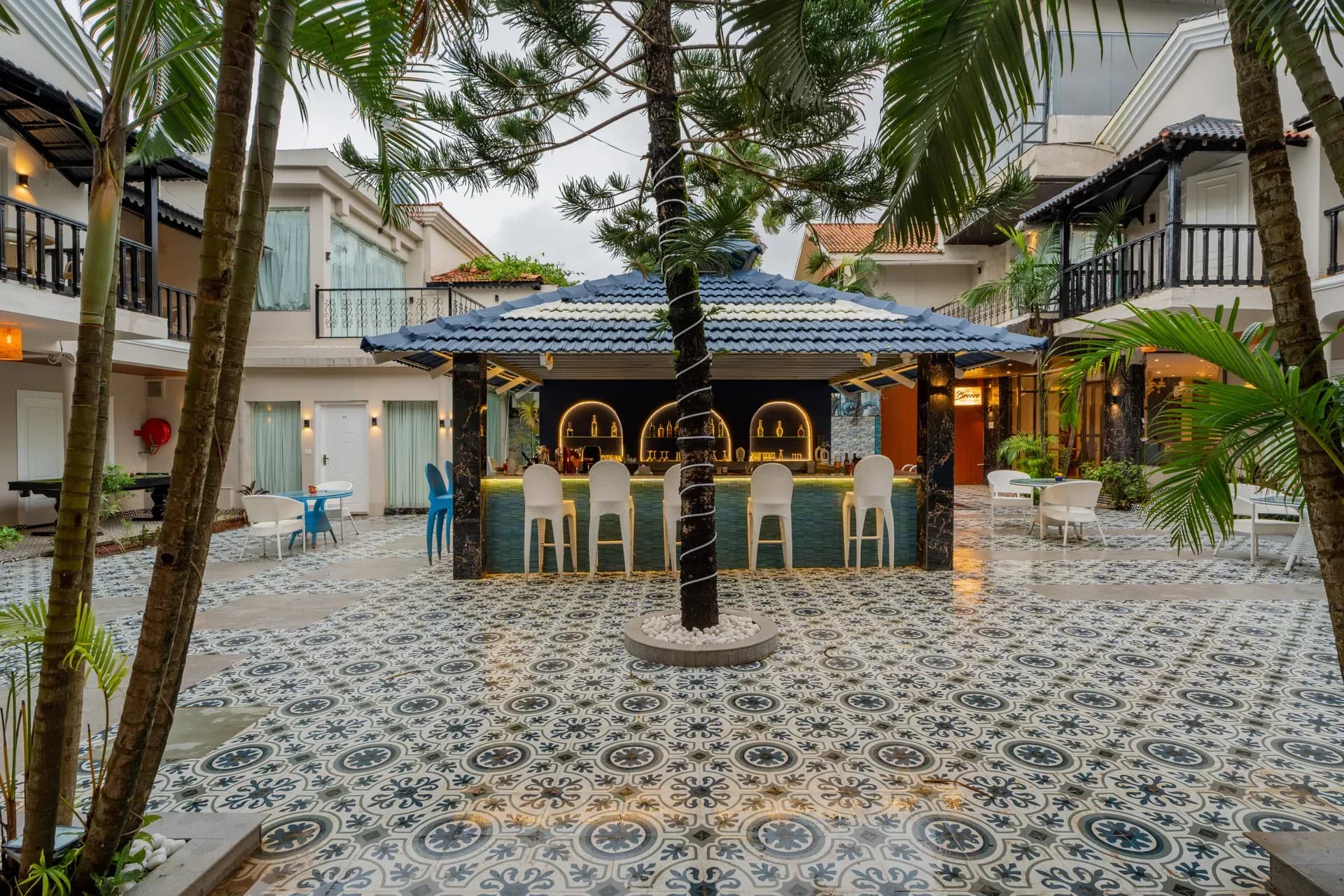 Emperor Ozran | Superior With Common Pool, Restaurant & Bar - Image 10