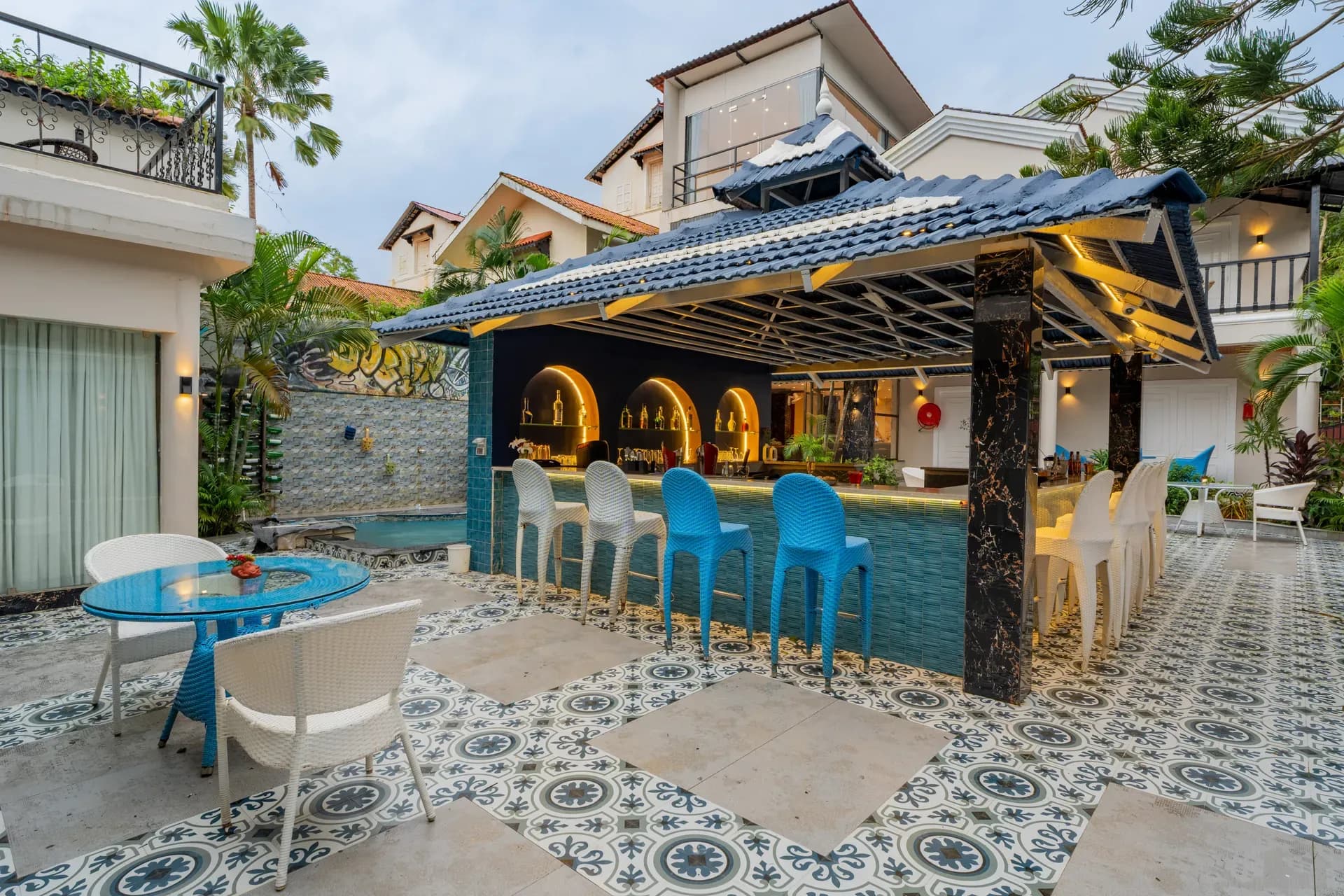 Emperor Ozran Superior Room With A Balcony | Premium Retreat With Common Pool, Restaurant & Bar - Image 8
