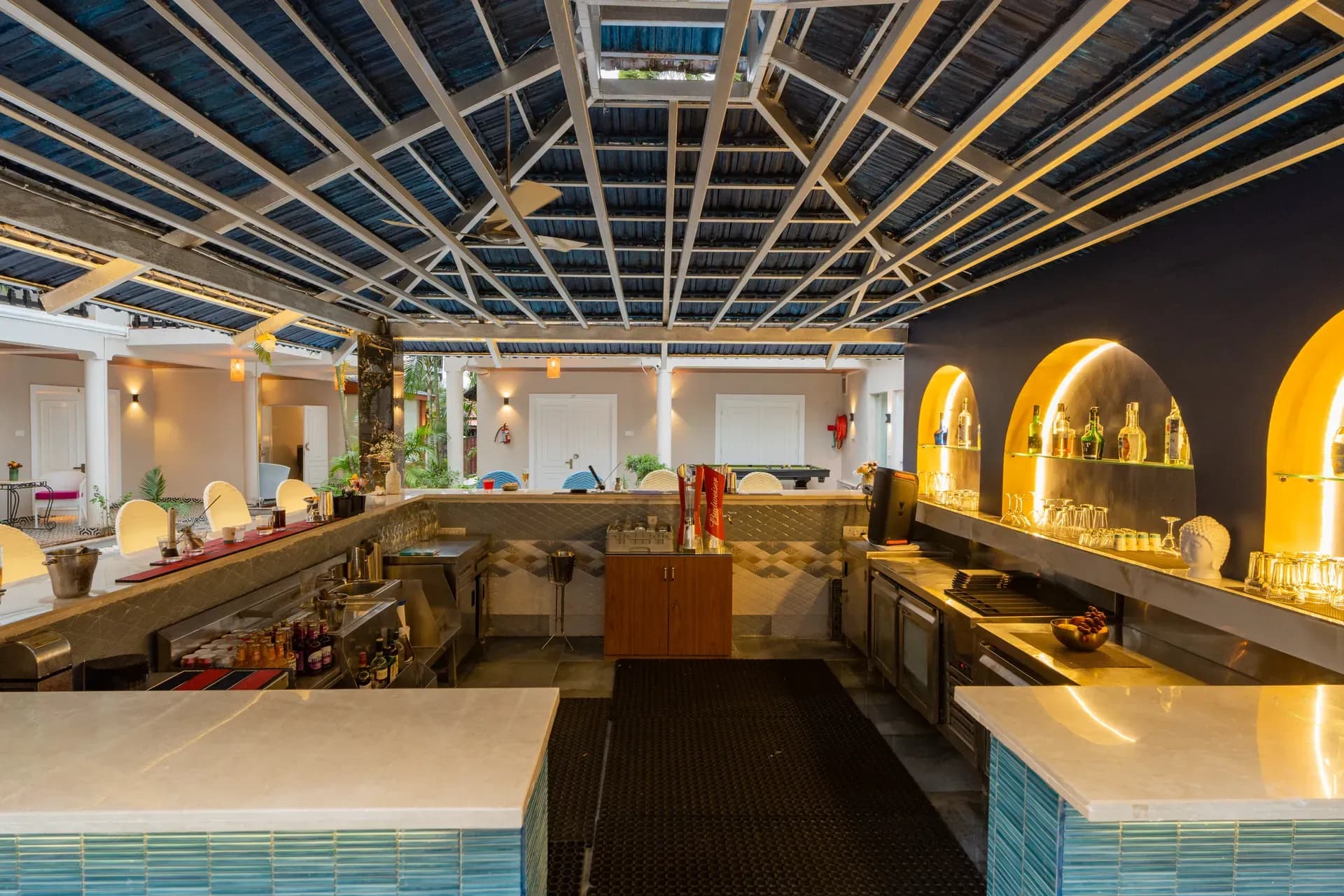 Emperor Ozran | Premium Rooms With Private Balconies, Restaurant & Bar - Image 8