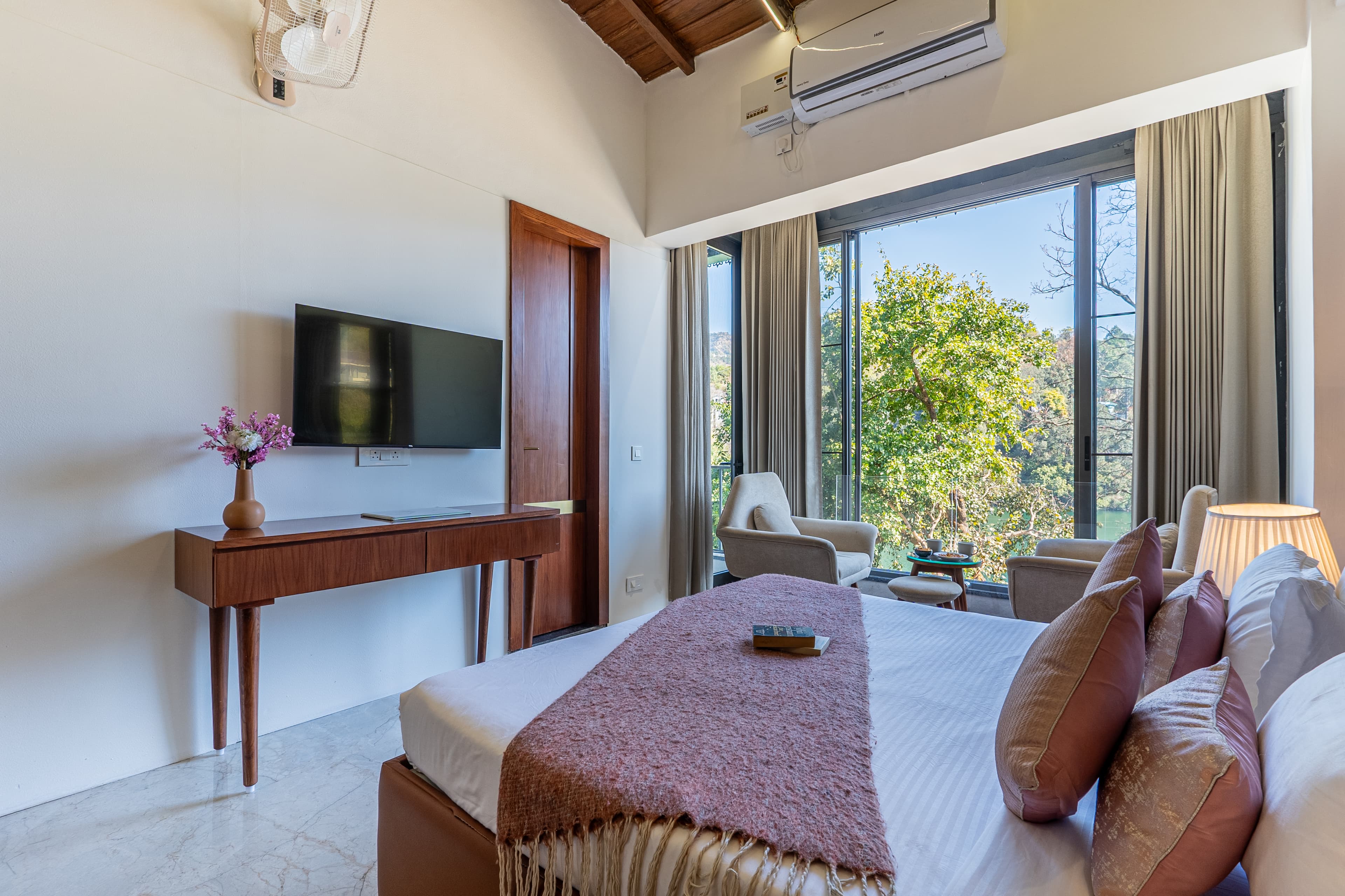 Lakefront S-2 | 1-BHK Apartment Close to Naukuchiatal Lake - Image 14