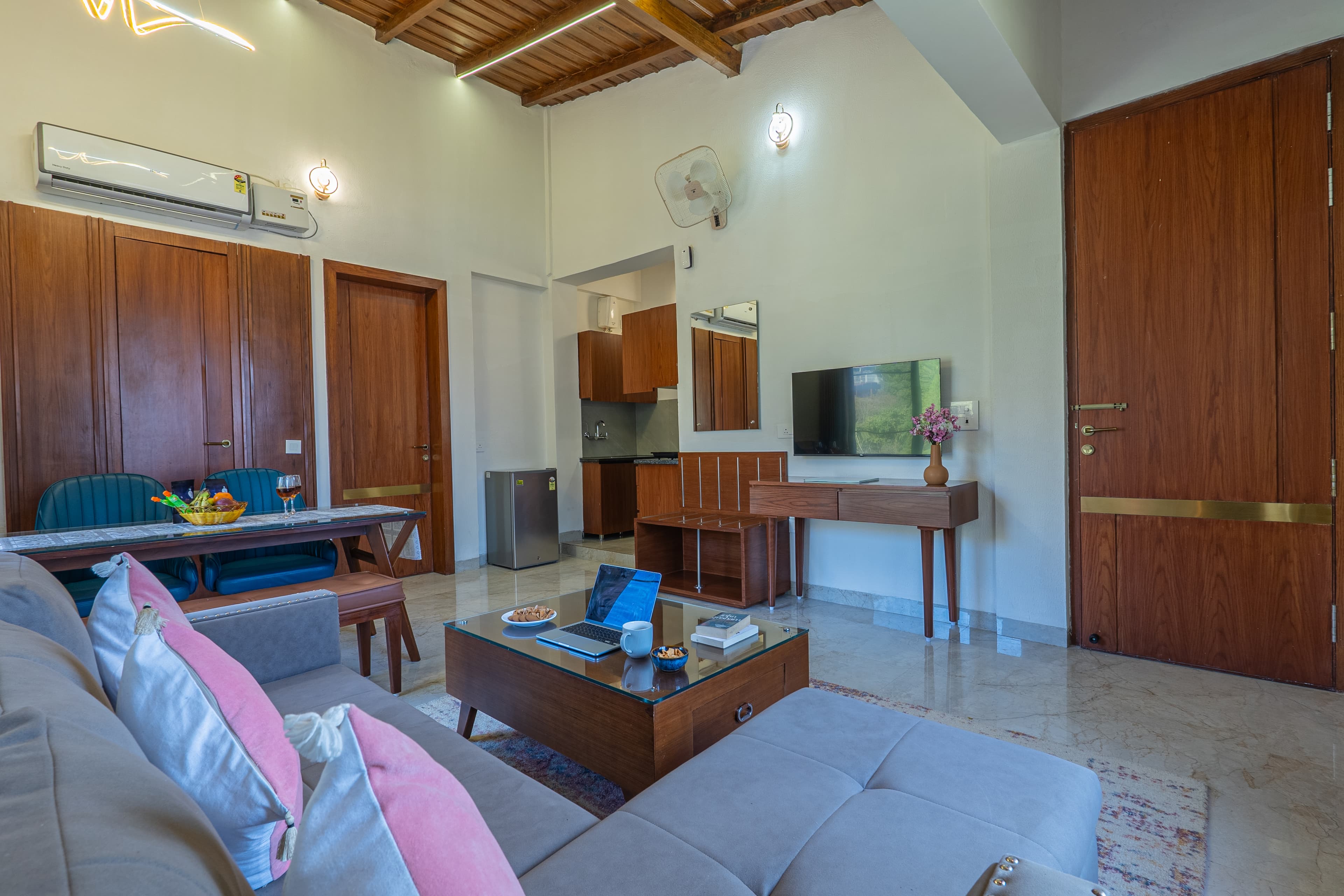 Lakefront S-2 | 1-BHK Apartment Close to Naukuchiatal Lake - Image 12
