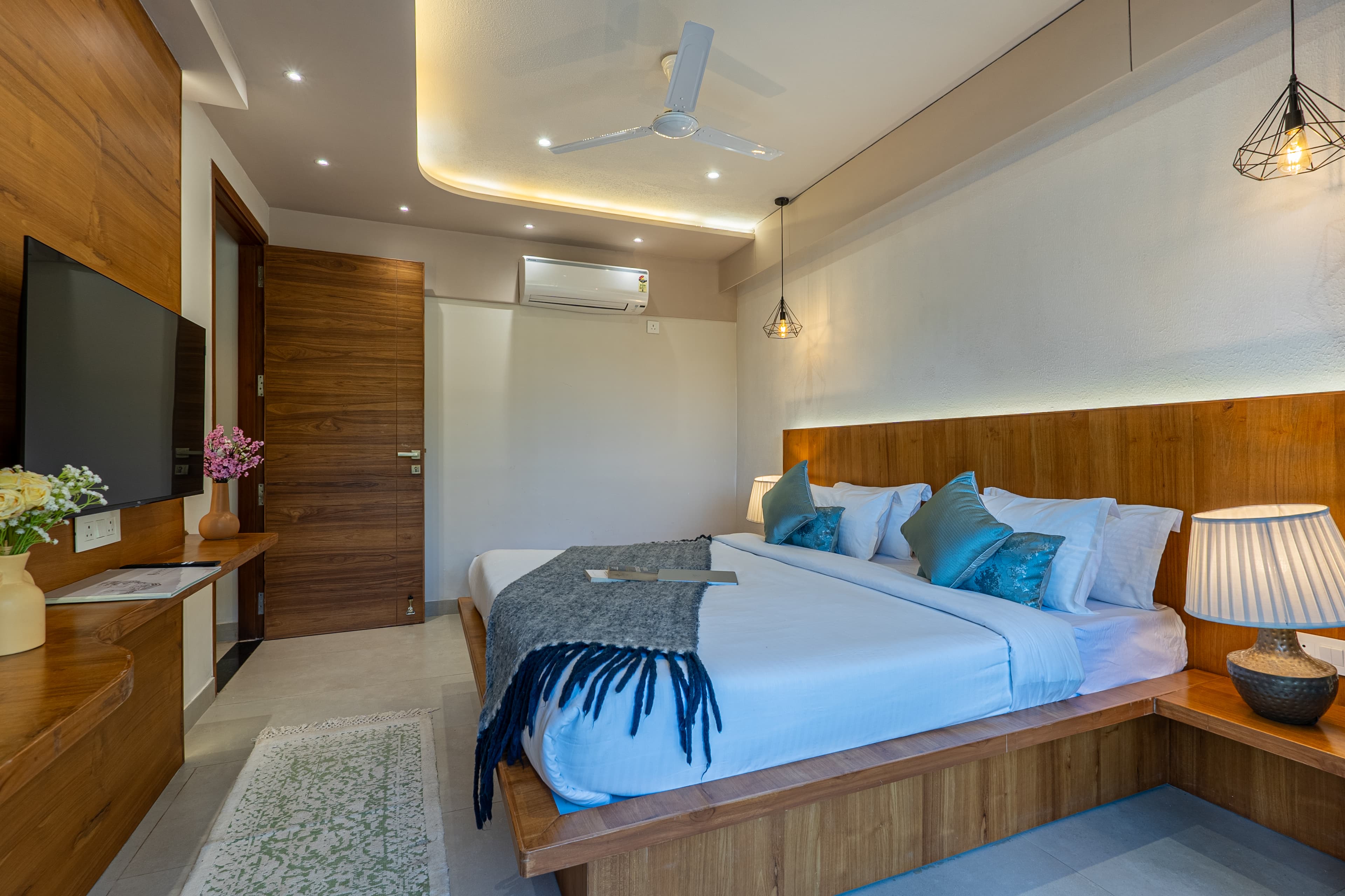 Lakefront S-1 | 1-BHK Apartment Close to Naukuchiatal Lake - Image 17