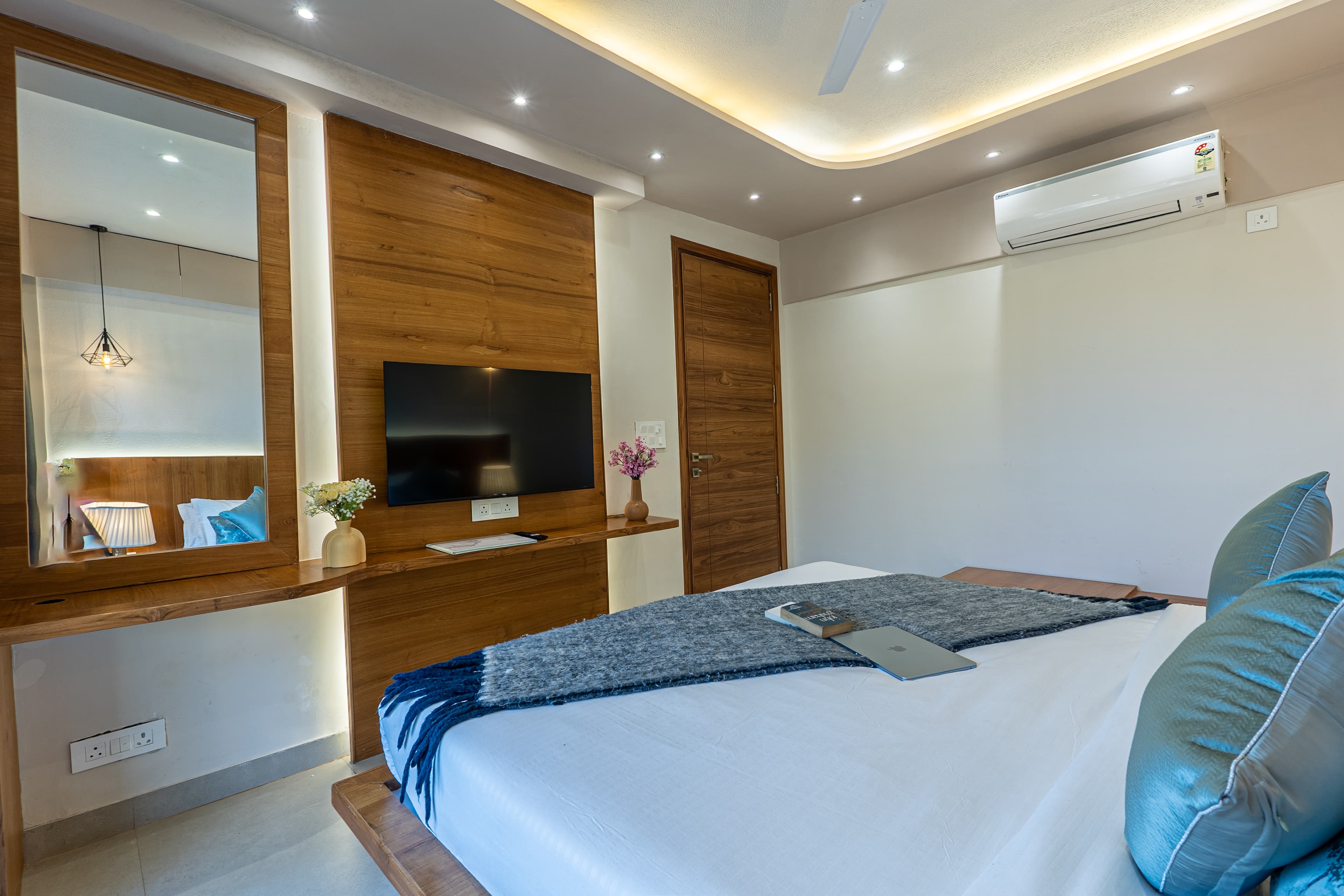 Lakefront S-1 | 1-BHK Apartment Close to Naukuchiatal Lake - Image 19
