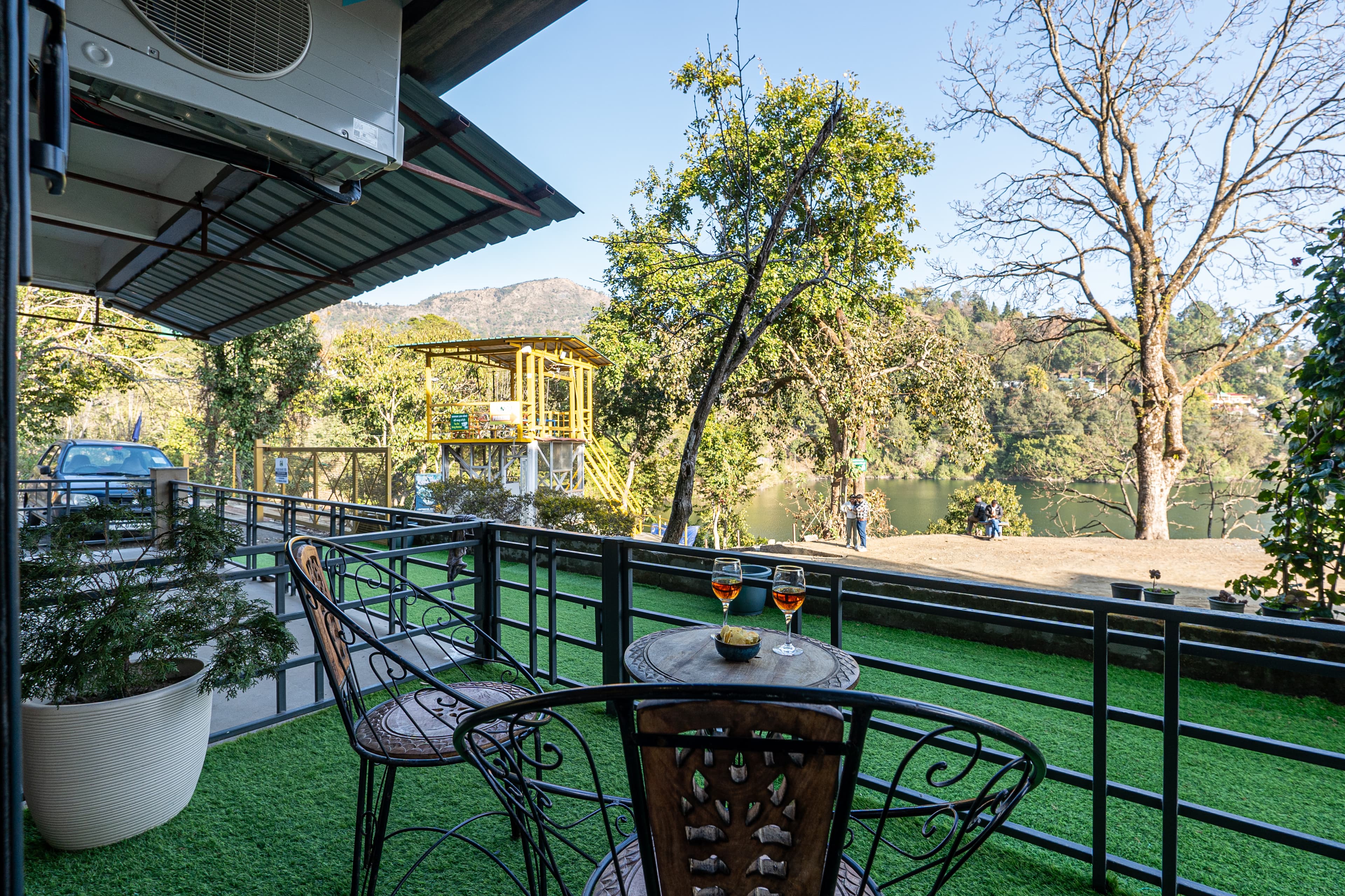 Lakefront S-1 | 1-BHK Apartment Close to Naukuchiatal Lake - Image 2