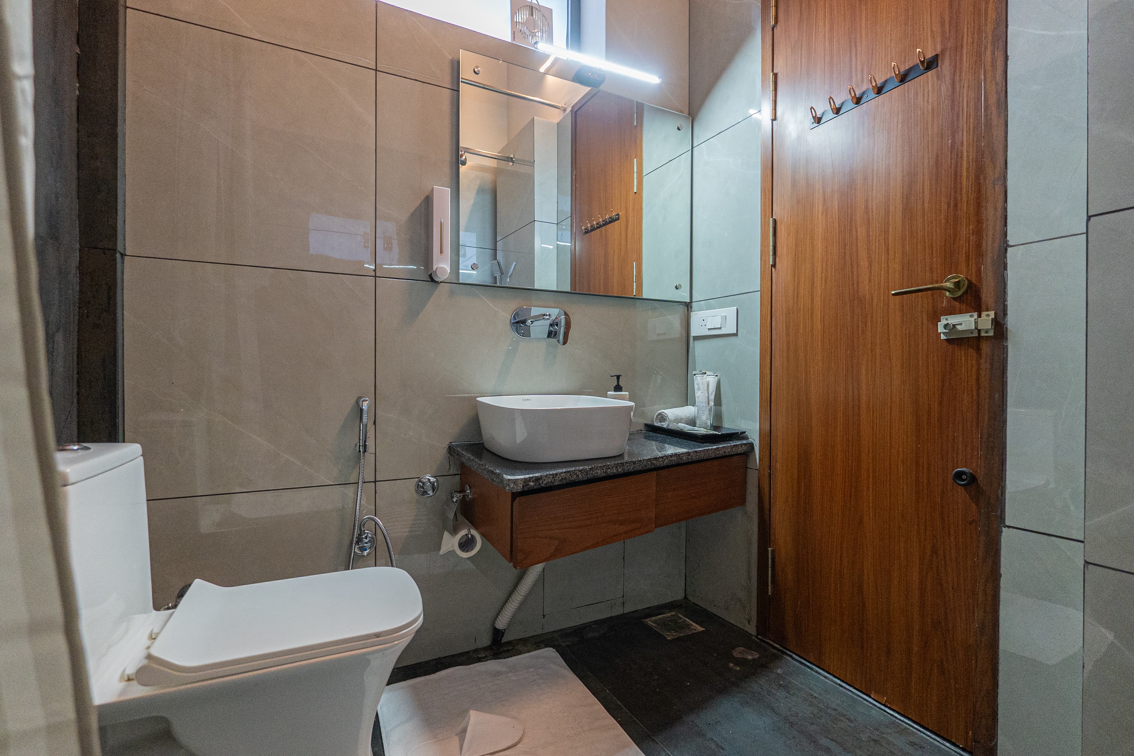 Lakefront S-2 | 1-BHK Apartment Close to Naukuchiatal Lake - Image 9
