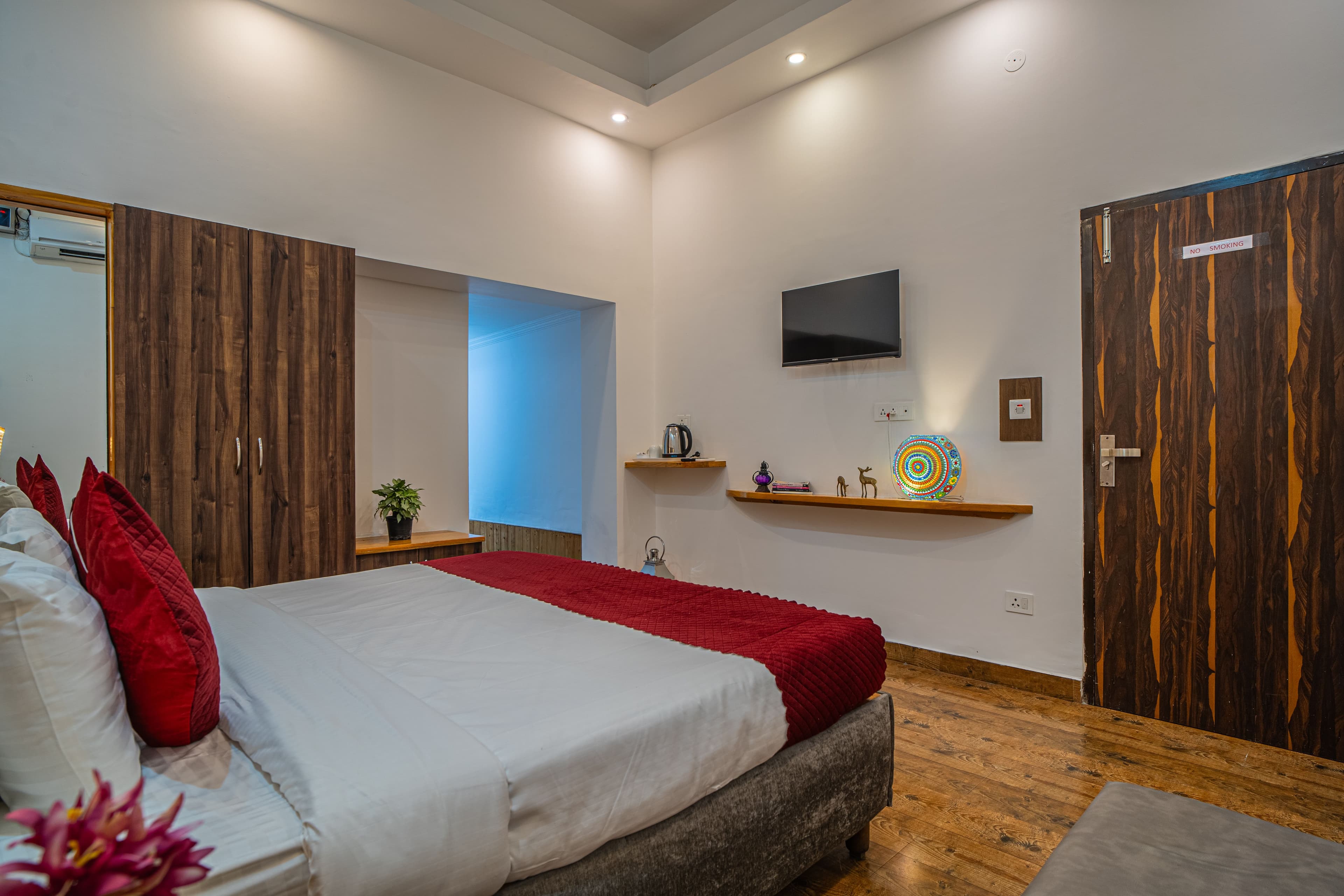 Impreza Luxury Stays Classic Room | Pet-friendly 1-Room Retreat With Common Lounge Area, Garden, Verandah & Restro - Image 9