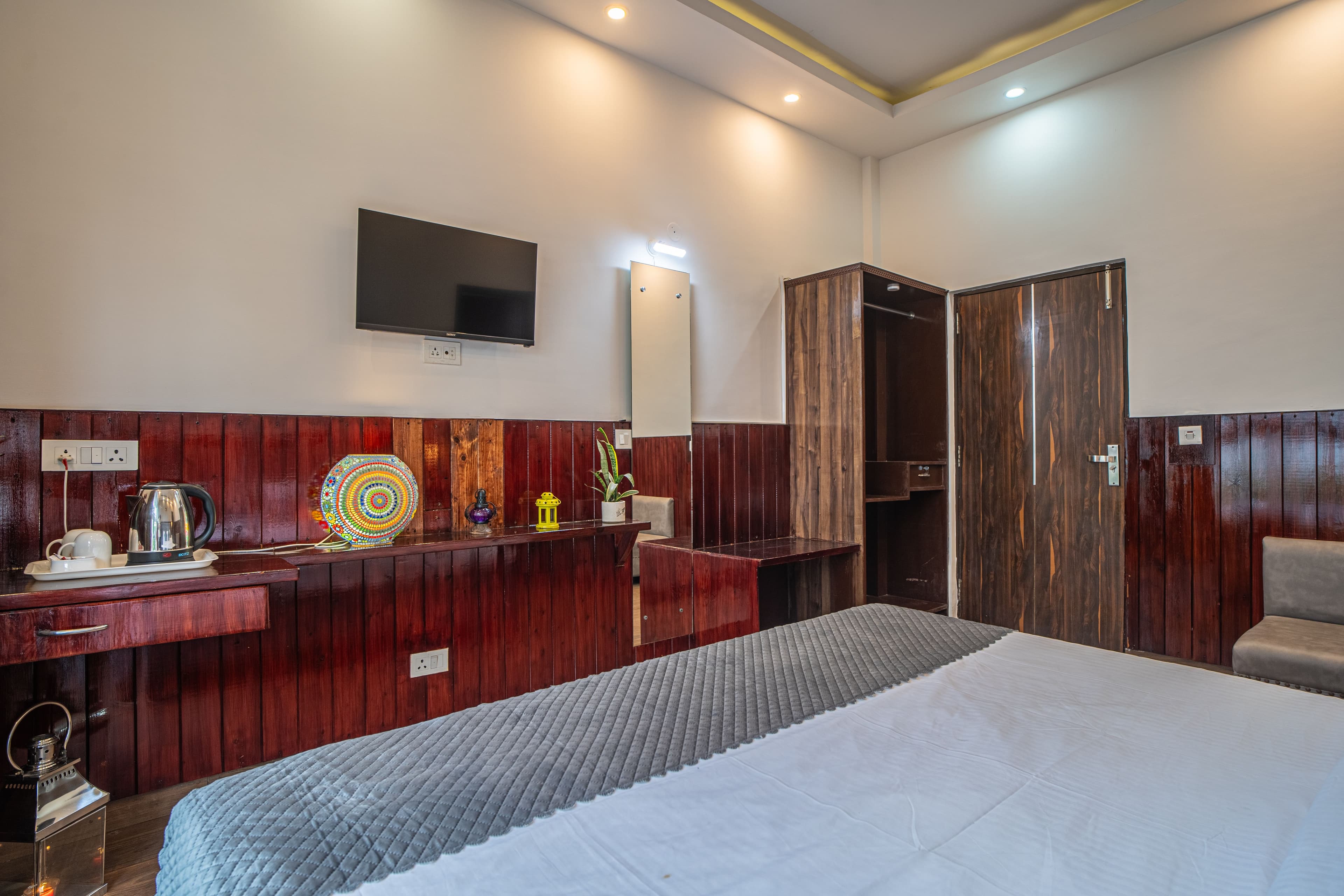 Impreza Luxury Stays Deluxe Room | Pet-friendly 1-Room Retreat With Common Lounge Area, Garden, Verandah & Restro - Image 25