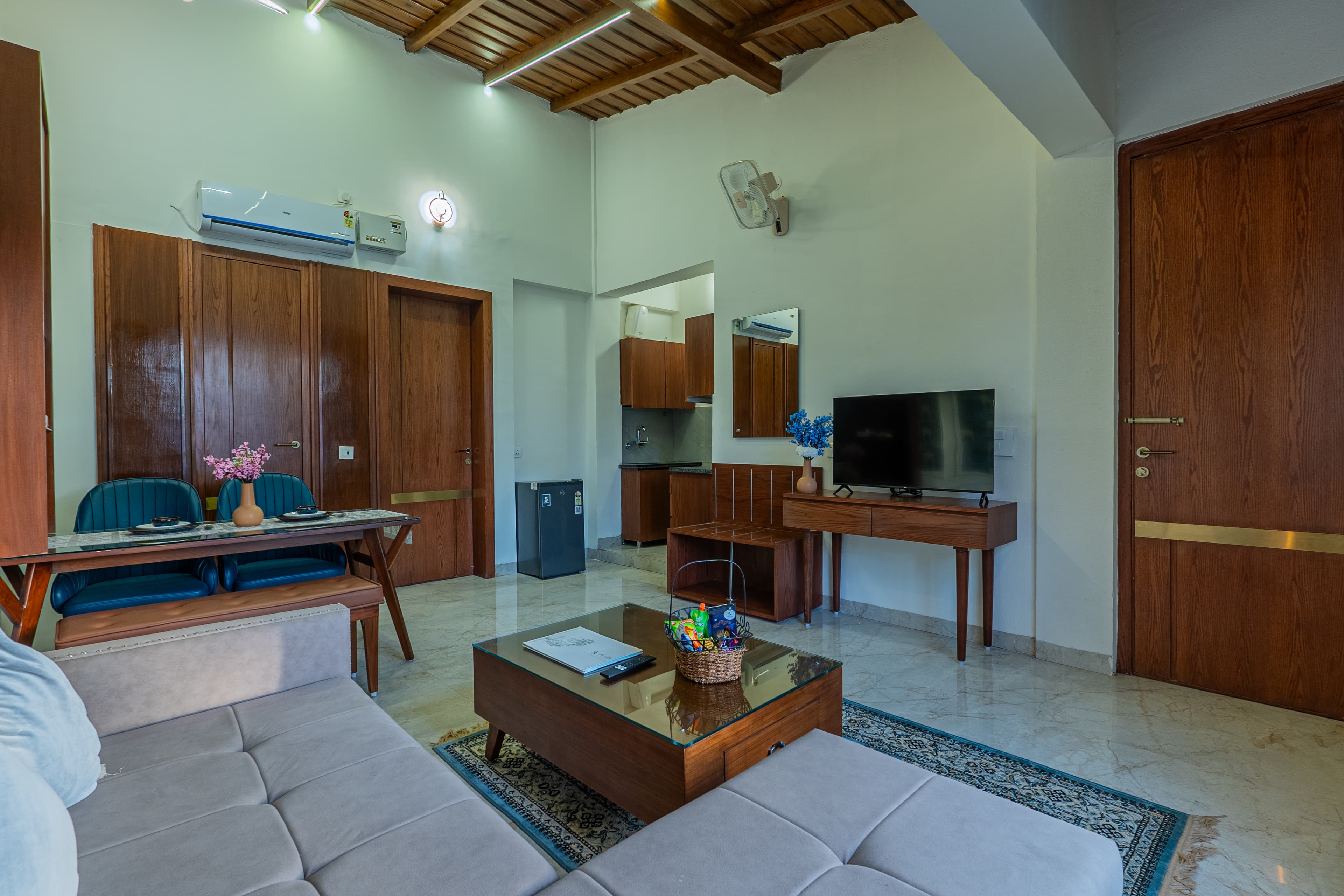 Lakefront S-5 | 1- BHK Apartment Close to Naukuchiatal Lake - Image 14