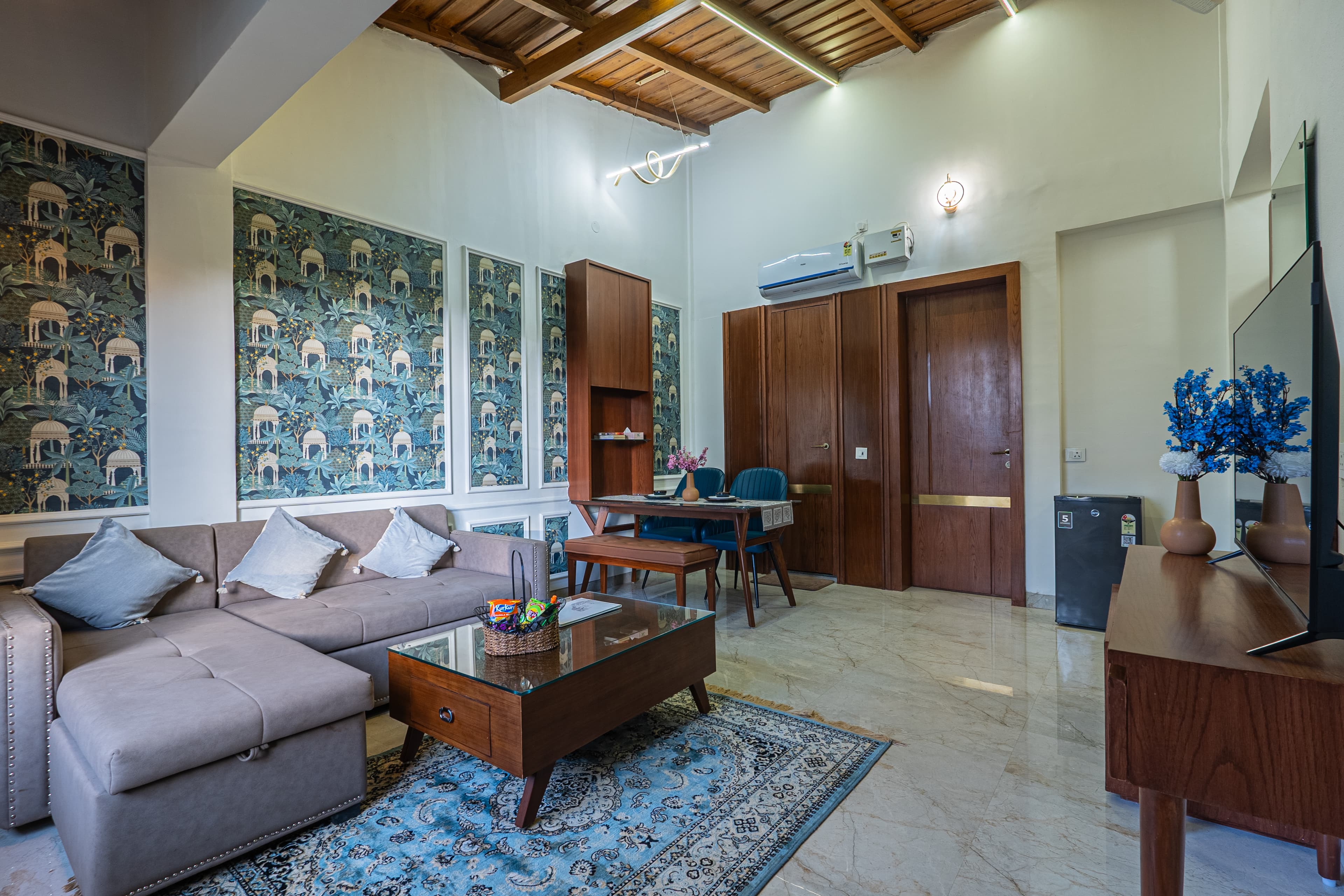 Lakefront S-5 | 1- BHK Apartment Close to Naukuchiatal Lake - Image 1