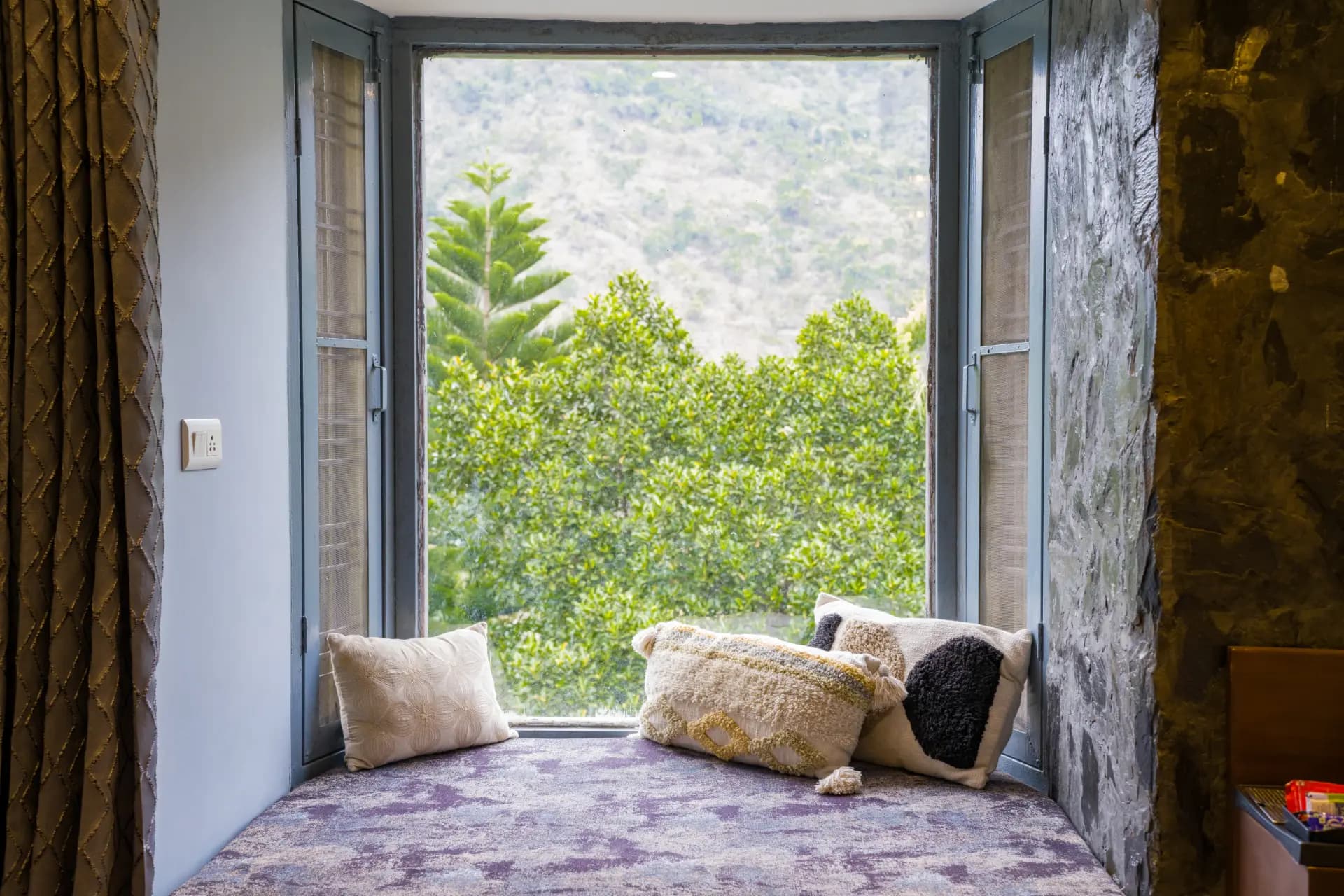 Zephyr Stoneva | Peaceful Mountain Retreat With Pool, Gym & Dining - Image 29