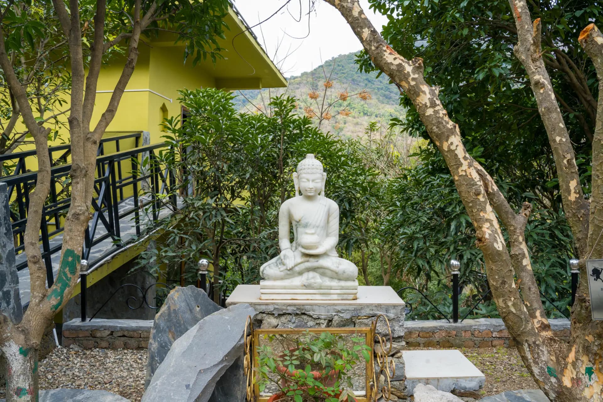 Zephyr Timberhill | Tranquil Hilltop Escape with Pool, Tea House & Dining - Image 27
